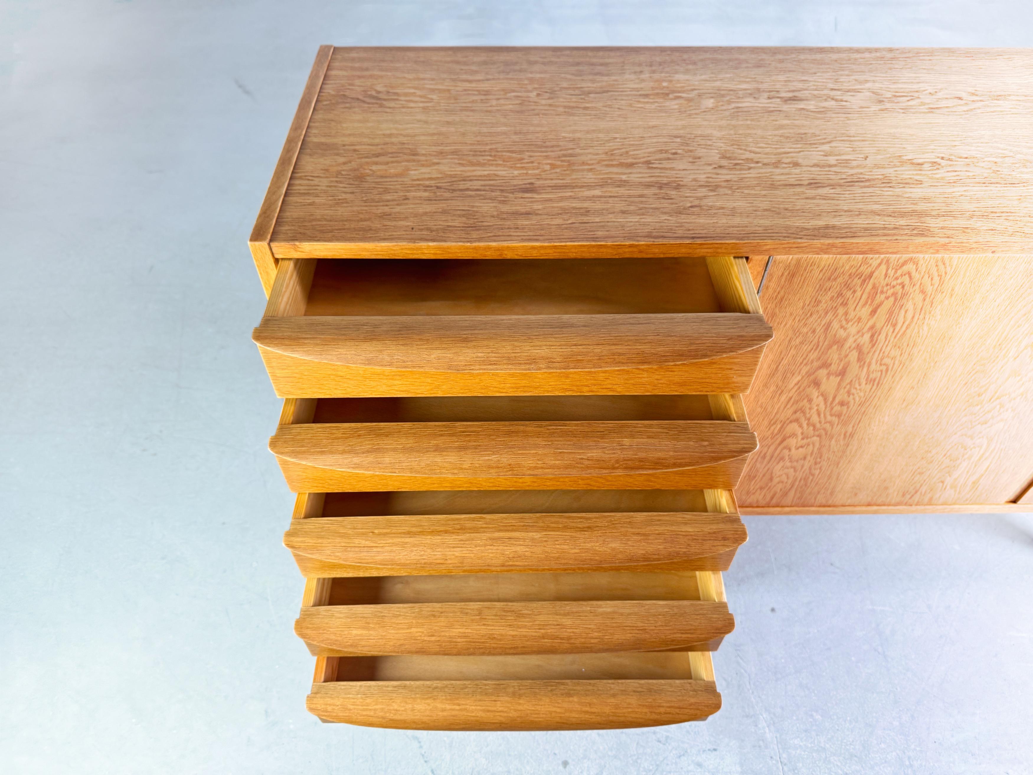 VEB DW Hellerau Sideboard 602 Midcentury Franz Ehrlich Eiche In Good Condition For Sale In Berlin, DE