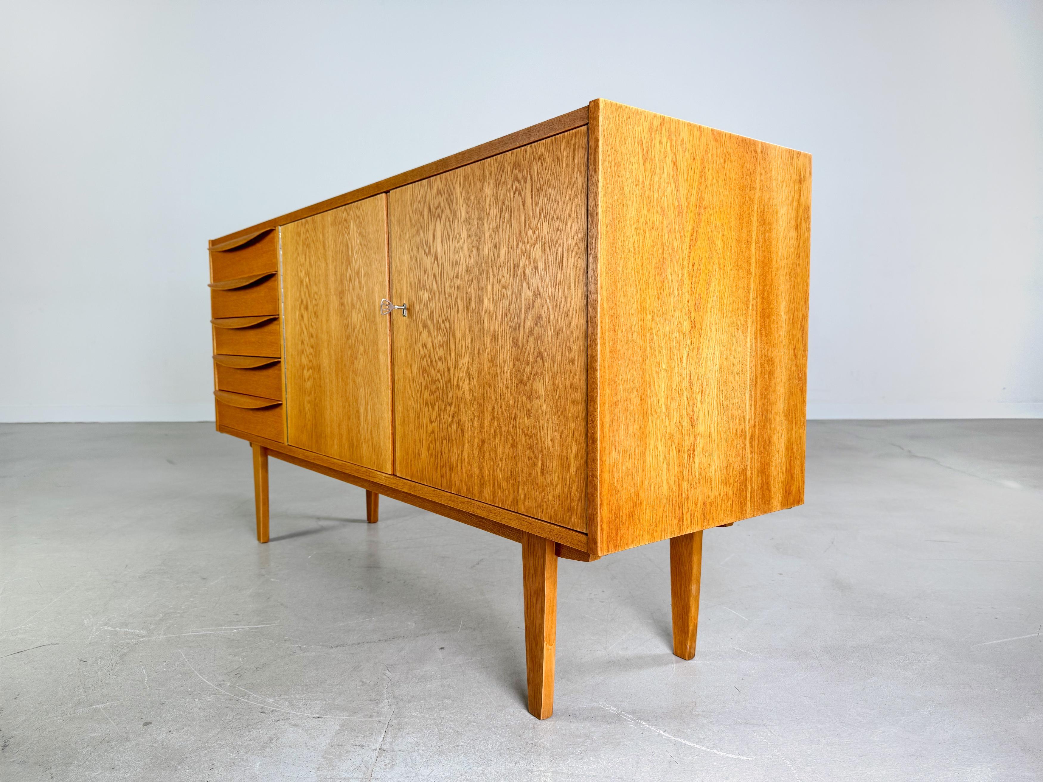 Metal VEB DW Hellerau Sideboard 602 Midcentury Franz Ehrlich Eiche For Sale