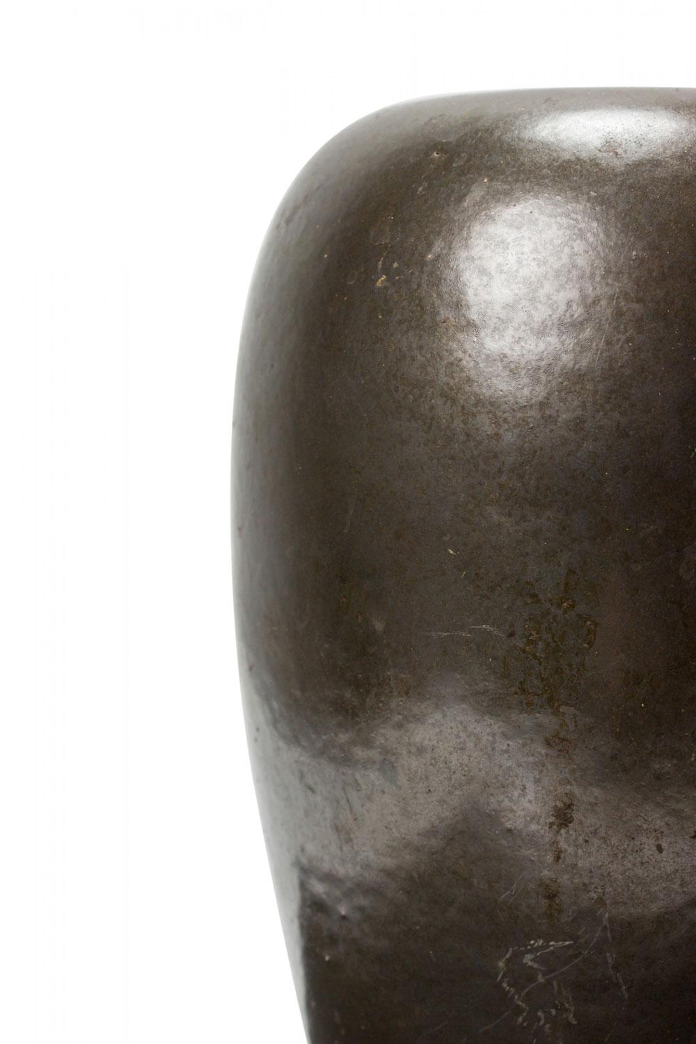 Mid-Century moderno VEB KKF German Mid-Century Dark Gray Metallic Glazed Ceramic Vase in vendita