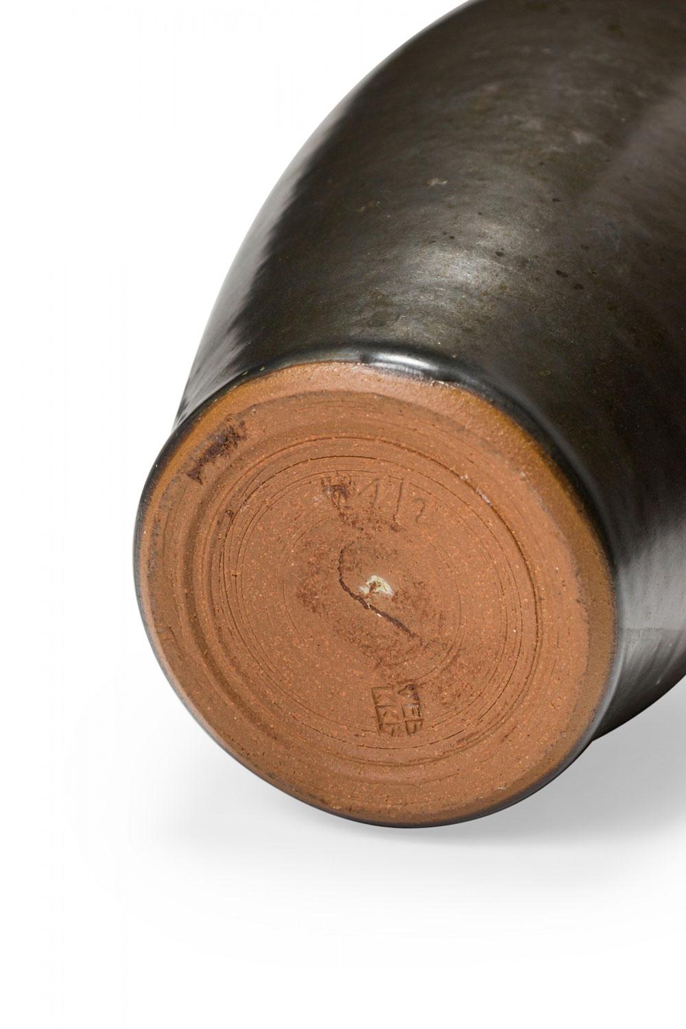 VEB KKF German Mid-Century Dark Gray Metallic Glazed Ceramic Vase In condizioni buone in vendita a Queens, NY