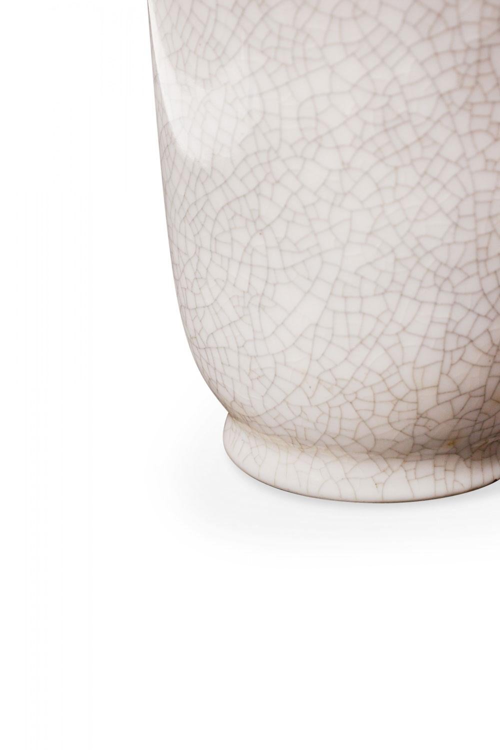 Tedesco VEB Lichte German Mid-Century White Crackle Glazed Ceramic Vase in vendita