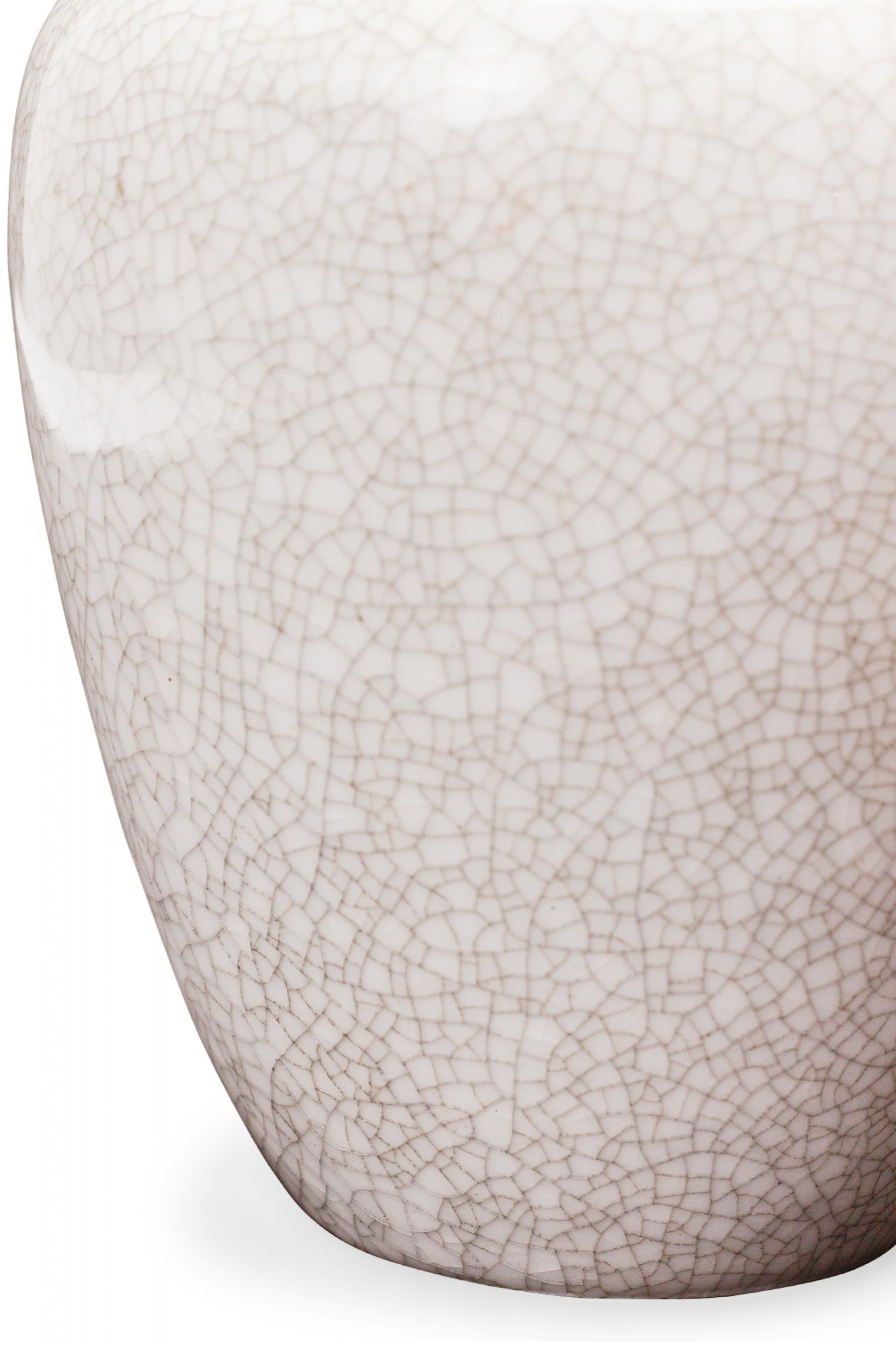 Vetro eglomizzato VEB Lichte Vaso tedesco di metà secolo in ceramica smaltata bianca e crepata in vendita
