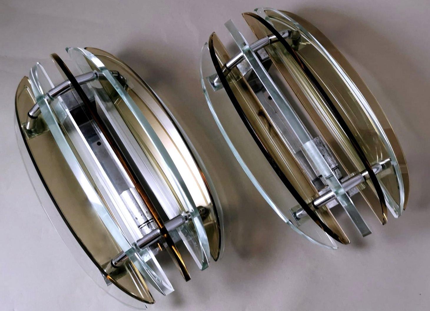 Lucidato Veca per Fontana Arte Coppia di appliques italiane in acciaio e 7 cristalli