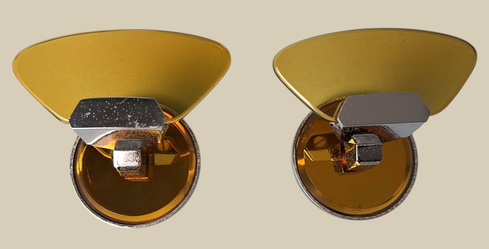 Te invitamos a leer la descripción completa, que incluye detalles técnicos e históricos para garantizar la autenticidad de nuestros artículos.
Elegante y refinado par de ganchos de pared italianos vintage de latón niquelado pulido. Cada gancho