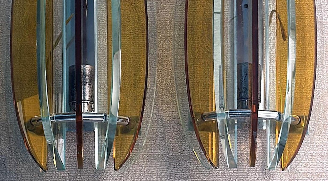 Laiton Paire d'appliques murales italiennes Veca pour Fontana Arte en acier et cristal en vente