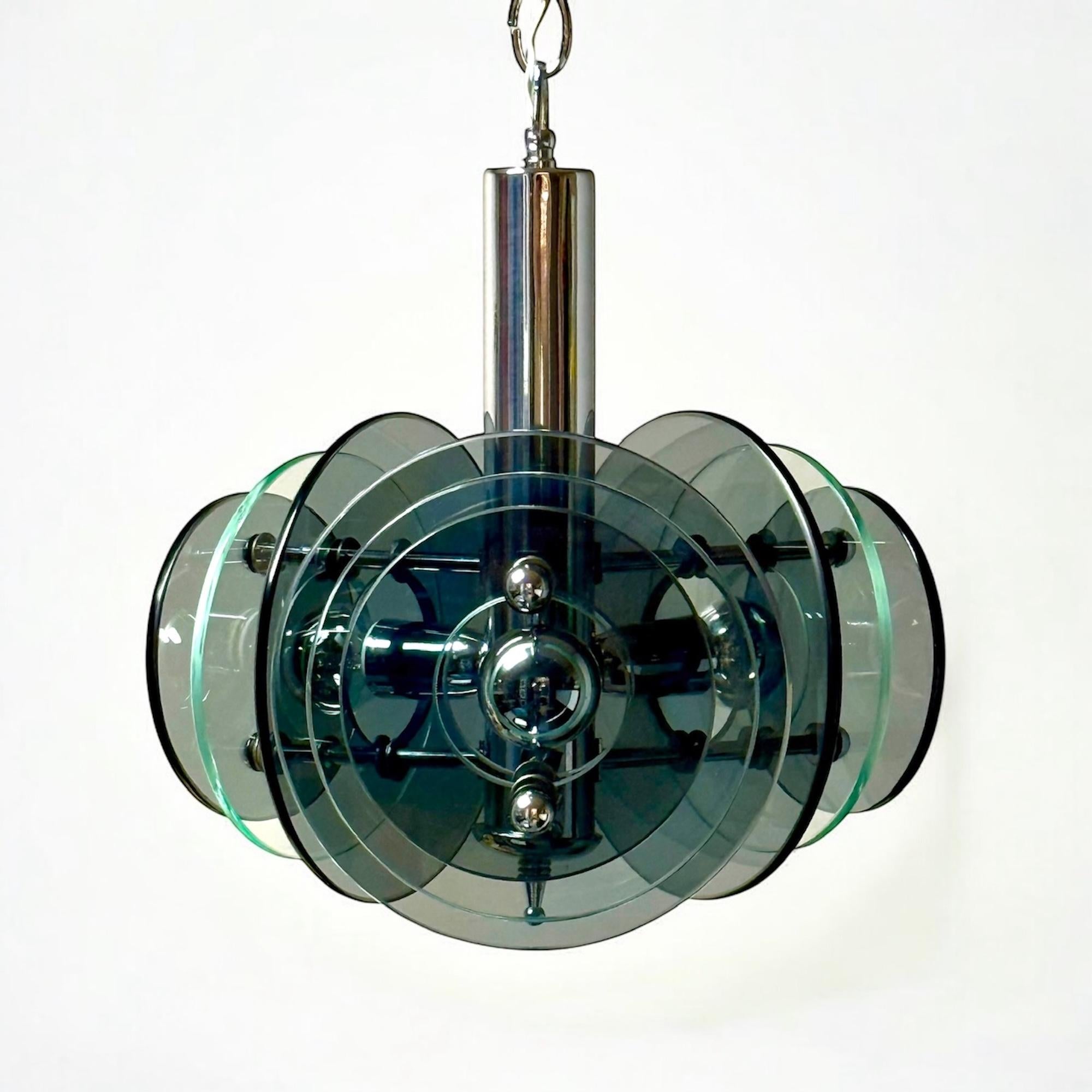 Lampada a sospensione Veca anni '70 - Design Space AGE in metallo cromato e vetro fumé in vendita 1