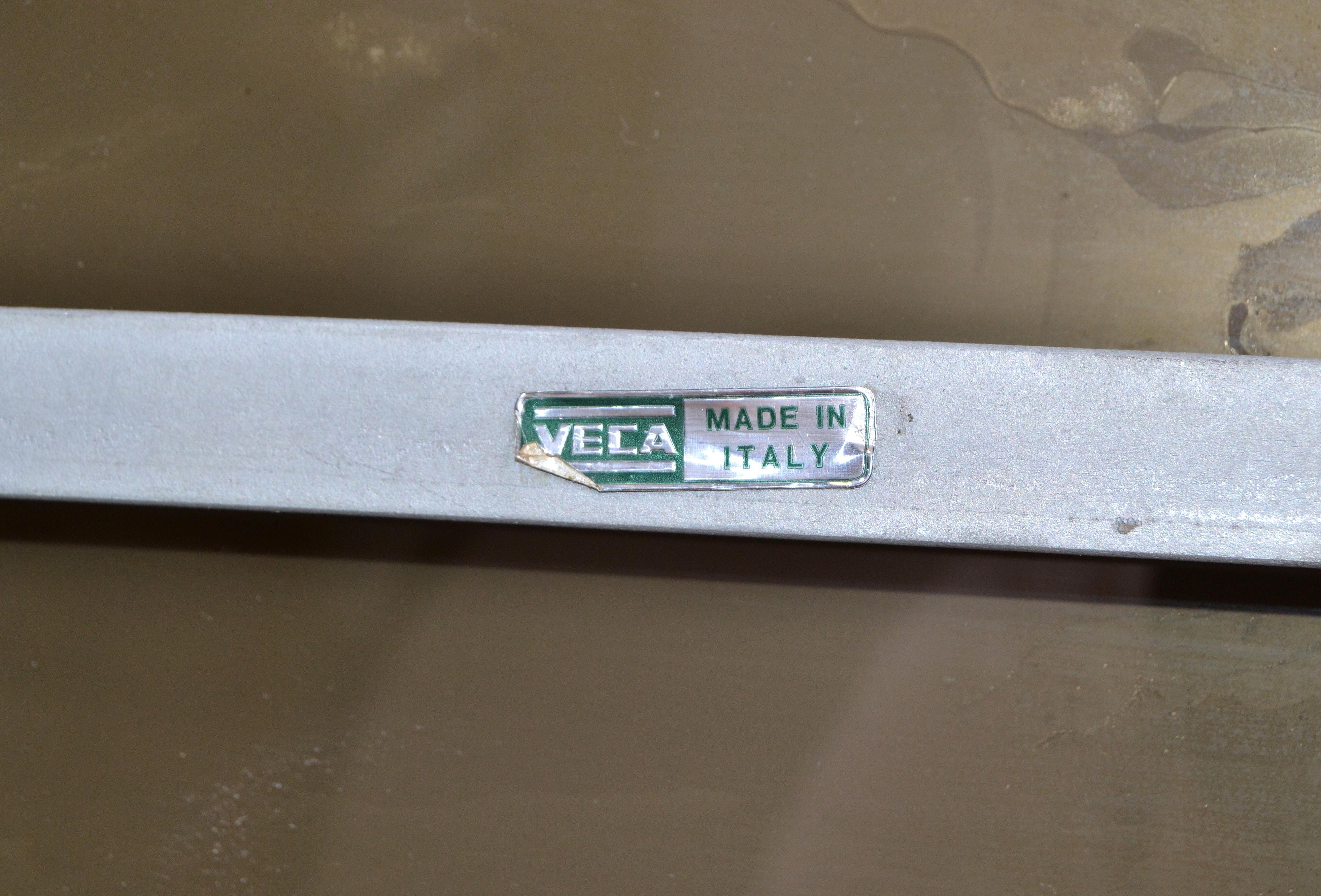 Espejo de pared biselado y cristal ahumado Veca Mid-Century Modern con cromo, Italia en venta 3