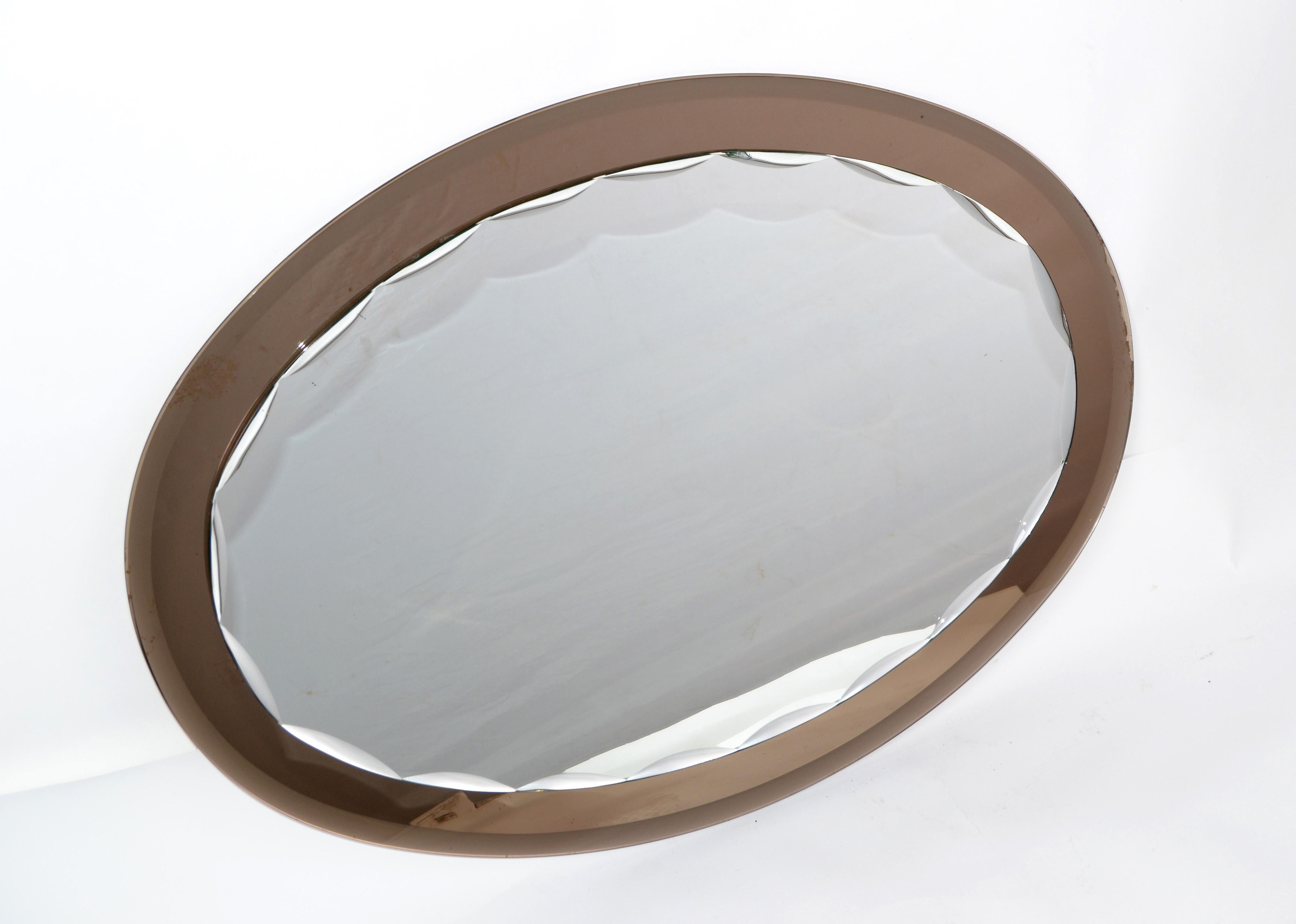 Mid-Century Modern Veca faceted wall mirror and beveled smoked glass.
Made in Italy, circa 1970
Features a framed backing for secure hanging options.
Measurement: Mirror 27.25 inches high by 18.25 inches wide.