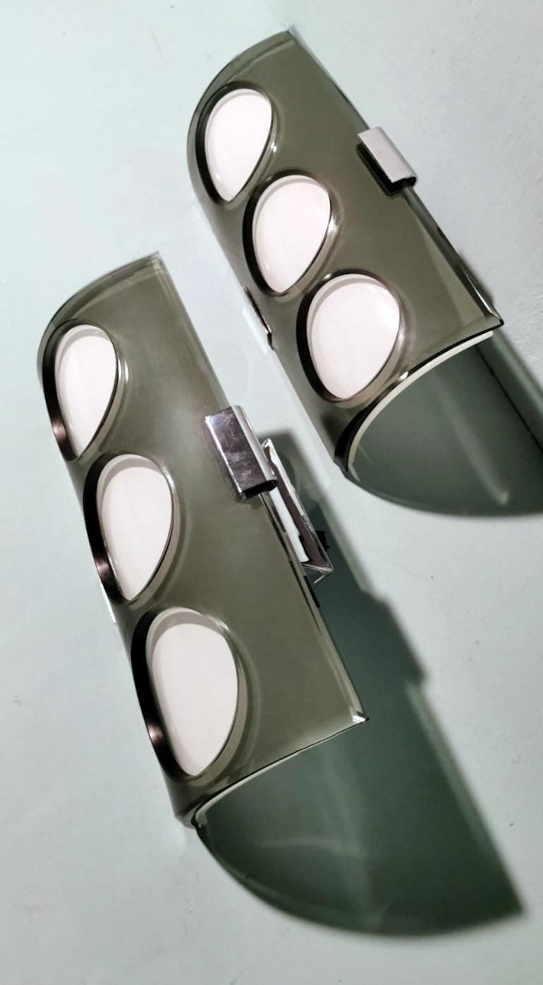 Fine XX secolo Coppia di applique in stile Veca con doppia lastra di vetro in due colori
