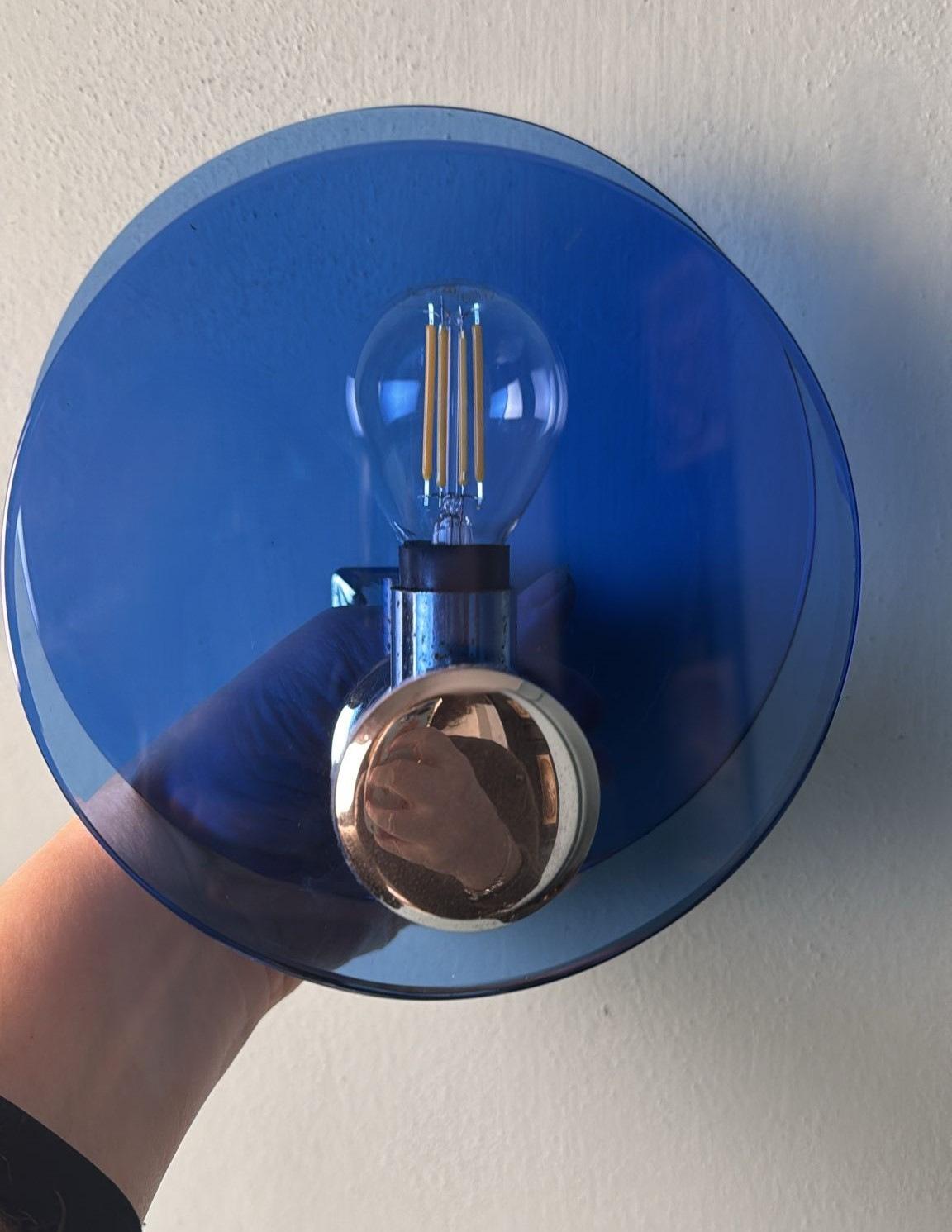 Paar italienische Wandleuchter aus blauem Glas und vernickeltem Messing im Veca-Stil im Angebot 11