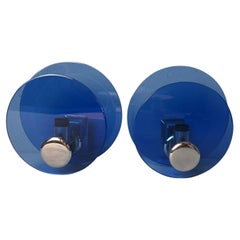 Coppia di lampade da parete in vetro blu e ottone nichelato in stile Veca