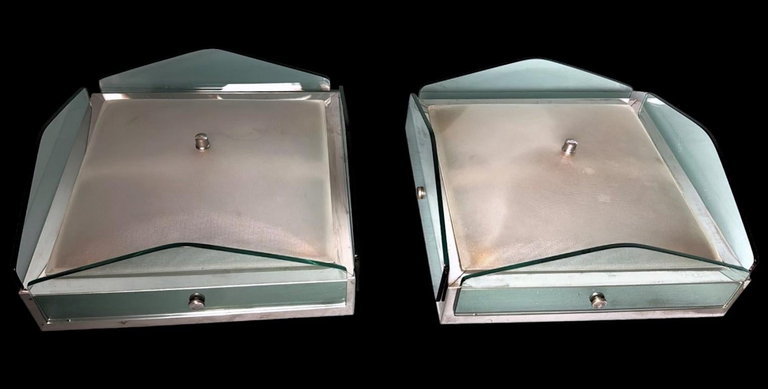 Space Age Coppia di plafoniere italiane in metallo e vetro in stile Veca in vendita