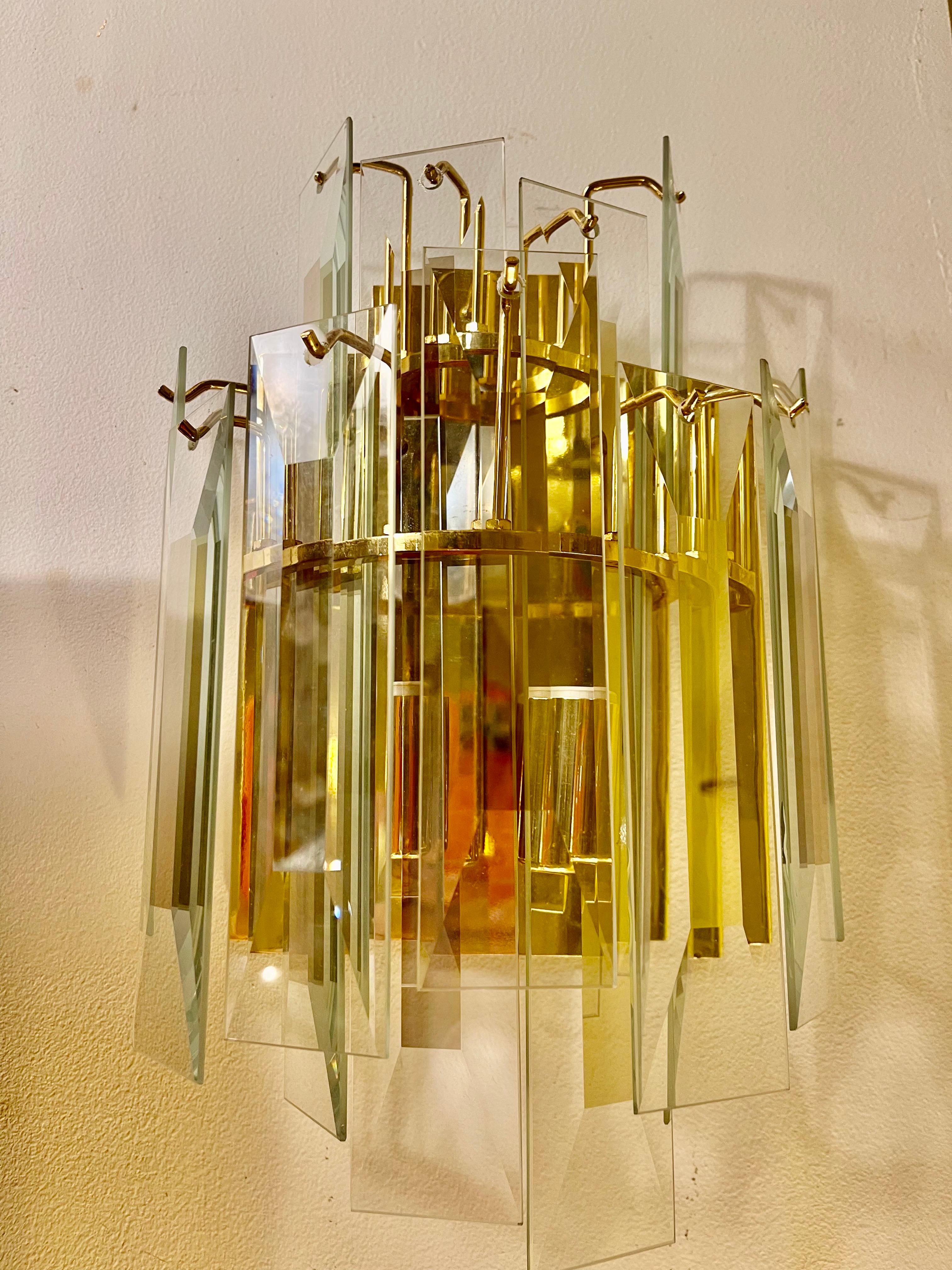 Superb Large wall lighting by VECA with leaves in Glass very rare with Gild Gold structure. 

The Design and the quality of the glass make this piece the best of the italian Design.
This superb wall lighting in Glass are superb .

This wall lighting