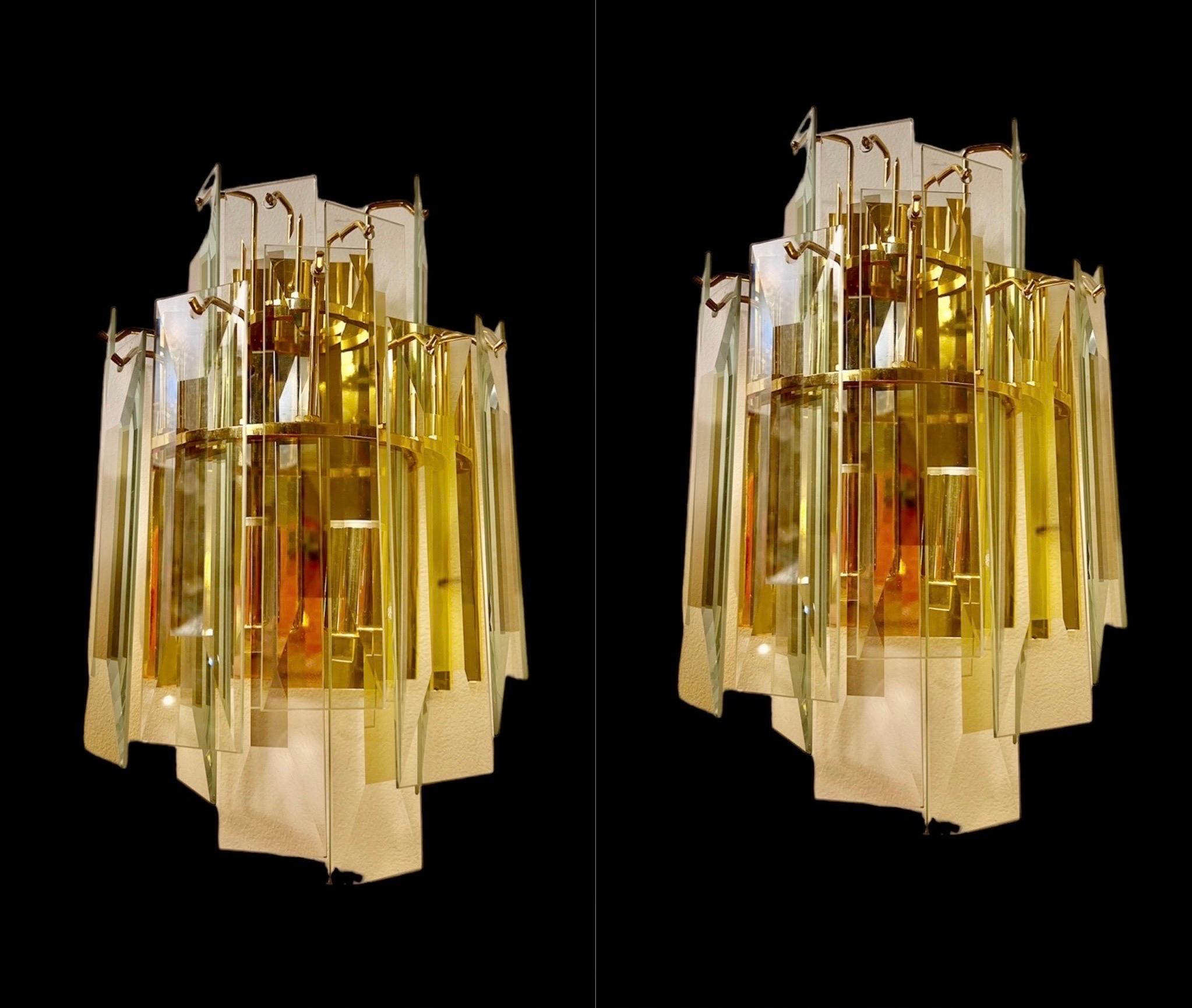 Superb Pair Large wall lighting by VECA with leaves in Glass very rare with Gild Gold structure. 

The Design and the quality of the glass make this piece the best of the italian Design.
This superb wall lighting in Glass are superb .

This wall