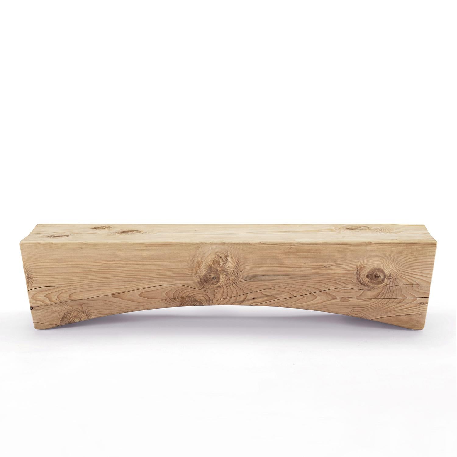 Bench Vector Cedar in solid natural aromatic cedar 
wood. Made in on block of cedar wood. With sinuous 
movement. Elegant and original piece.
Solid cedar wood include movement, 
cracks and changes in wood conditions, 
this is the essential