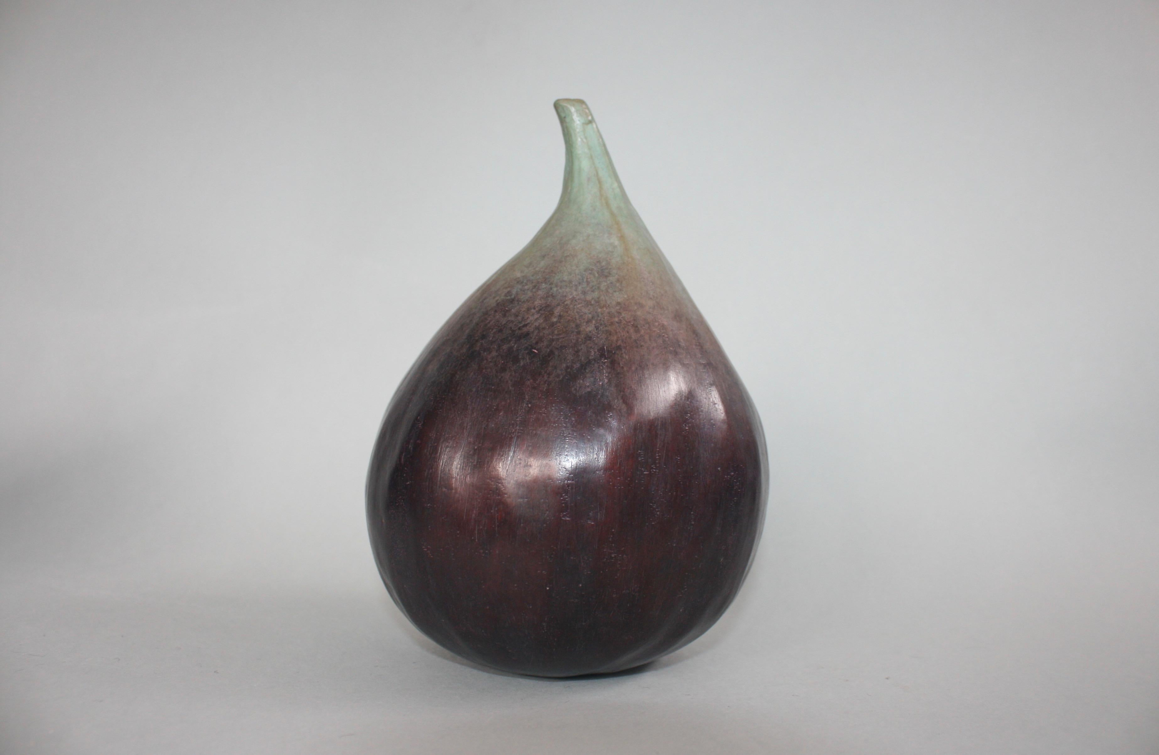 Scultura in bronzo Ripe -Fig - opera d'arte del realismo contemporaneo - edizione limitata - Sculpture di Veda Hallowes
