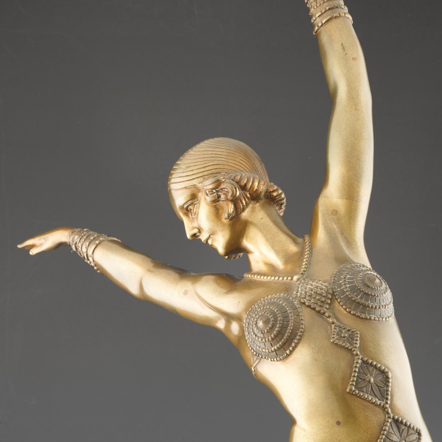 'Vedette' a Large Art Deco Cold Painted Bronze Sculpture by Demetre Chiparus For Sale 5