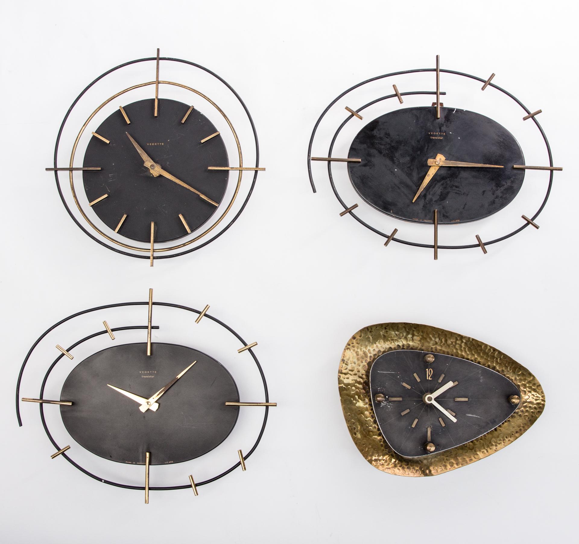 Une horloge murale unique de la marque française Vedette. Icône du design français. Un modèle rare appelé Ortf Pendule date des années 1950 et présente un design moderne et futuriste.

Le nom du modèle fait référence à la première chaîne de