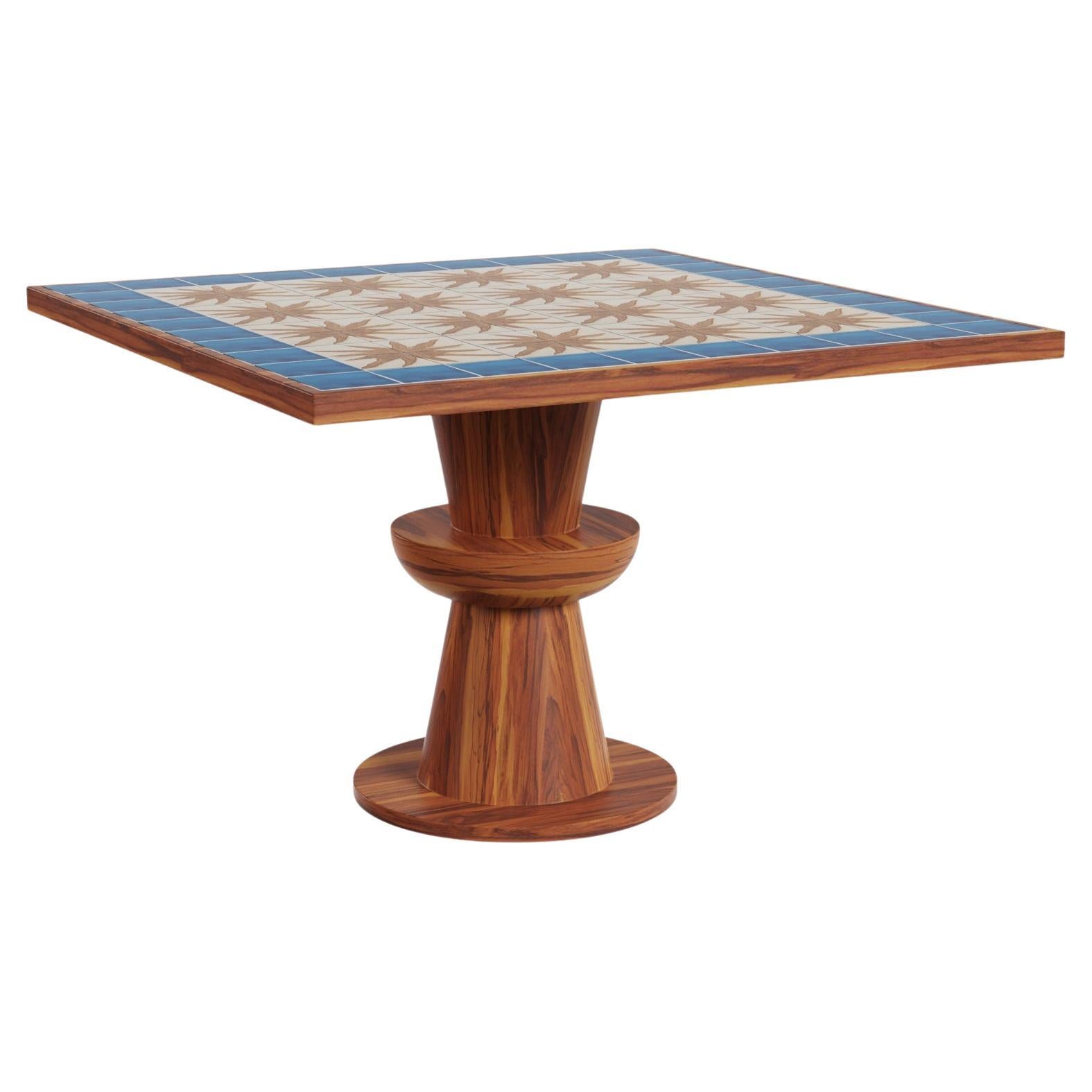 Mesa de comedor de exterior Vedrà de madera de iroko con tablero de baldosas cerámicas Sun en venta