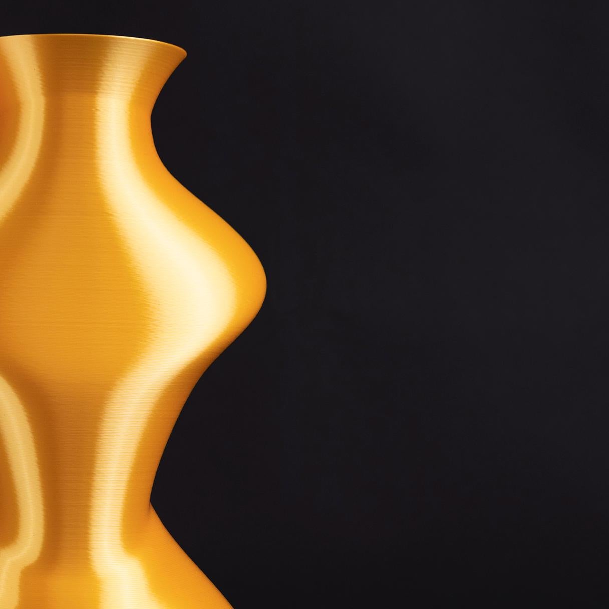 Vega, Gold Contemporary Sustainable Vase-Sculpture In New Condition For Sale In Livorno, LI