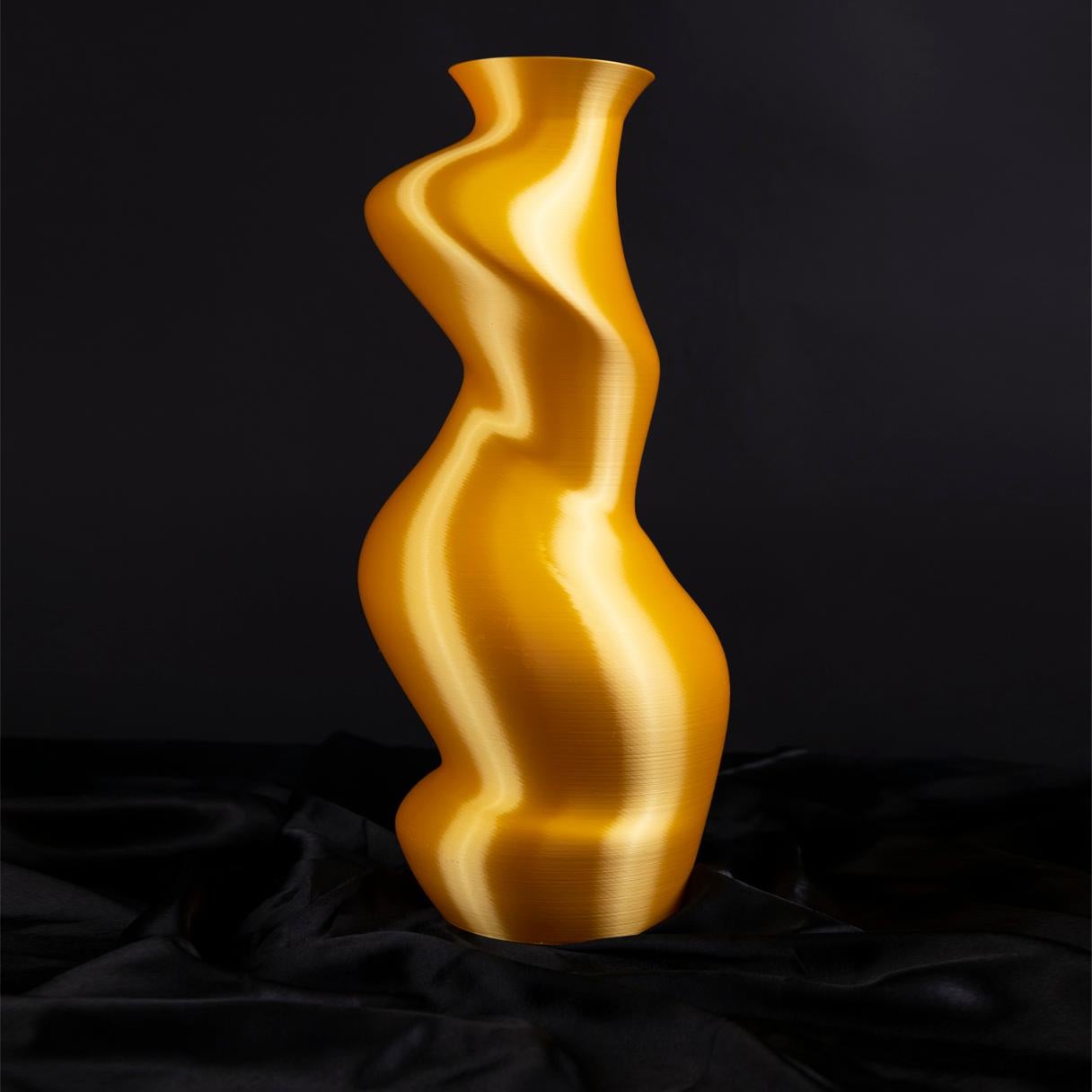 Vega, Gold Contemporary Sustainable Vase-Sculpture For Sale 1