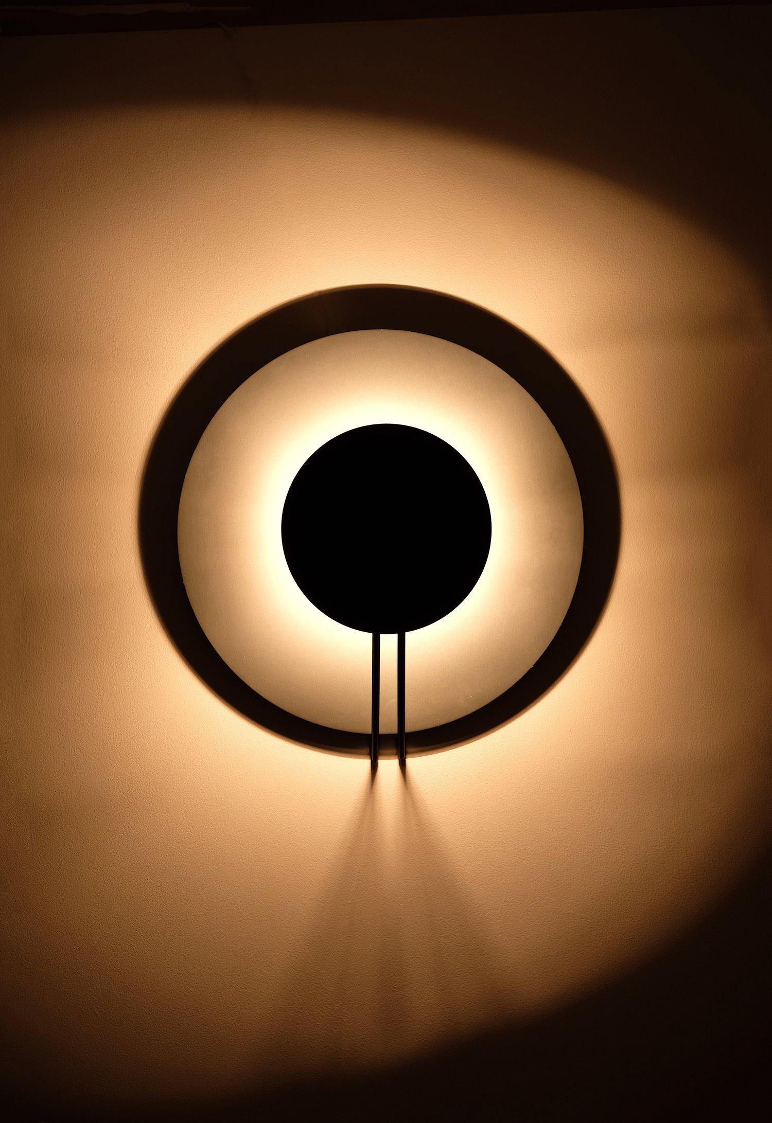 Vega, Tre Ci Luce wall light by Cesaro e Amico. Matte silver anodized aluminium reflector, enameled stell structure. 78mm halogen bulb, 130v recommended.

Measures: HEIGHT: 16.5 inches (42 cm), DEPTH: 6 inches (15.2 cm), WIDTH: 16.5 inches (42 cm).