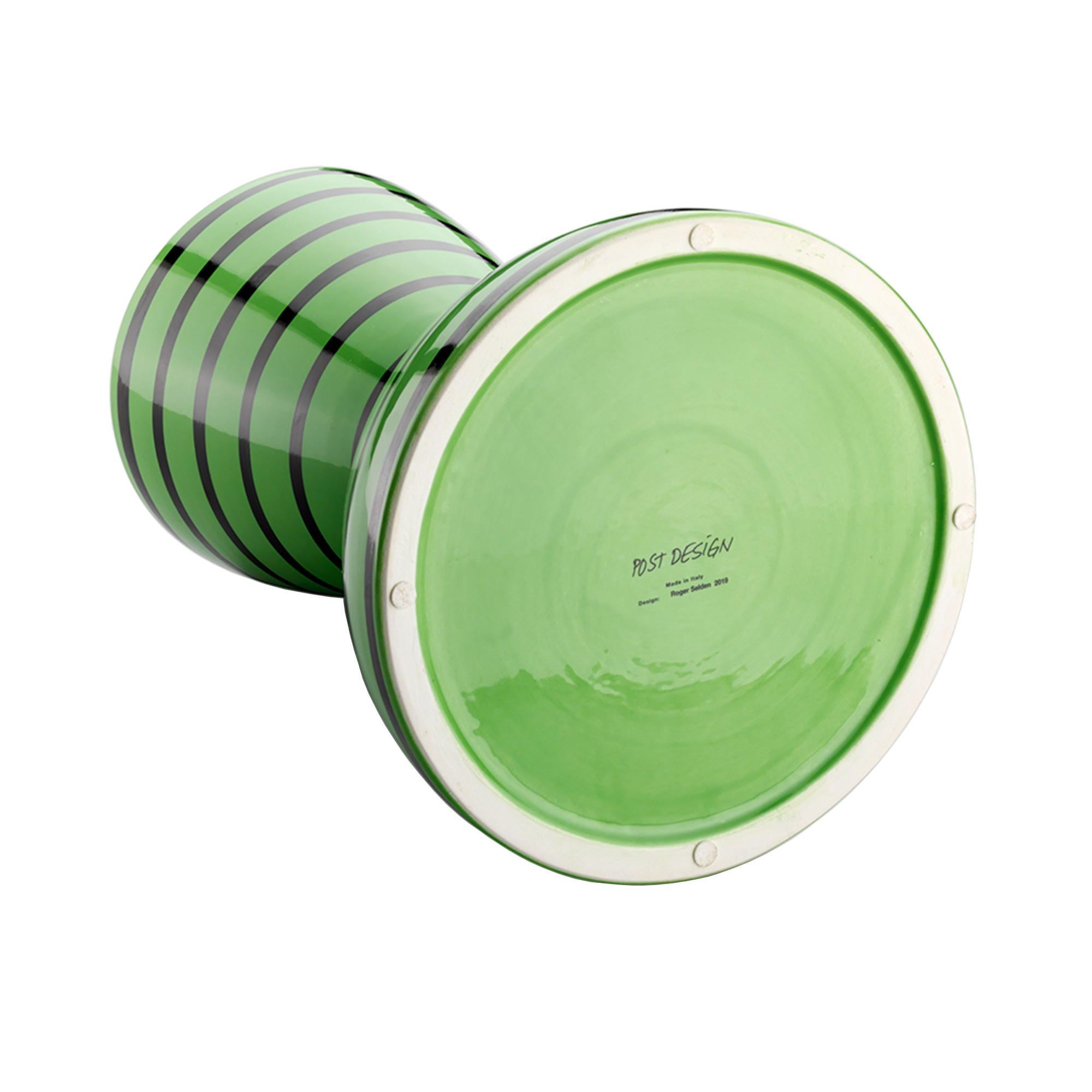 Vaso in ceramica Vegas di Roger Selden per Post design collection/Memphis

Informazioni aggiuntive:
Vaso in ceramica
Collezione: Flip Flop
Designer: Roger Selden
Anno: 2019
Dimensioni: L 24, H 31 cm
Il prodotto viene acquistato con