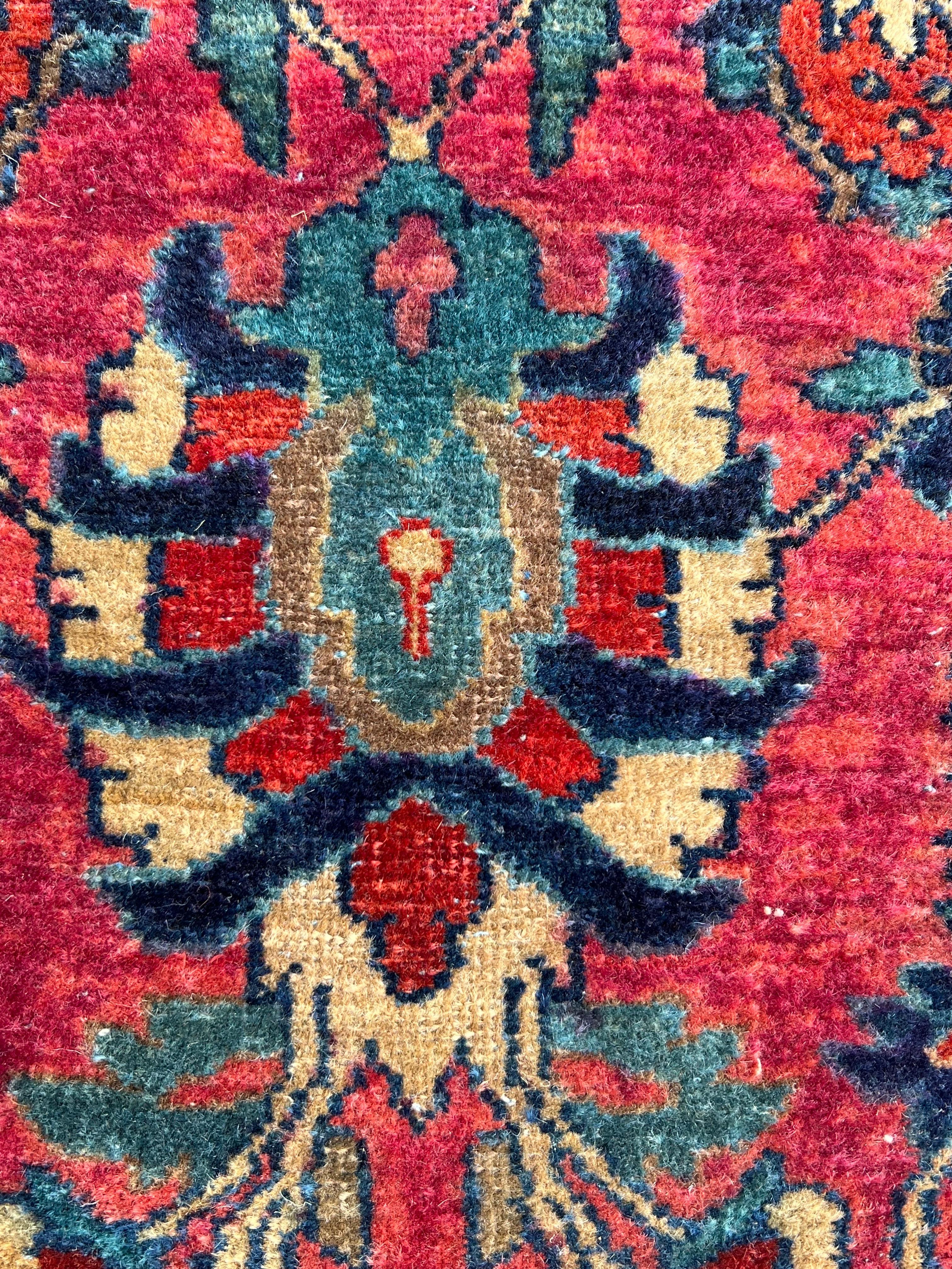 Vegetable Dyed Mid 20th Century Persian Rug 5' x 7' In Good Condition For Sale In Redding, CT