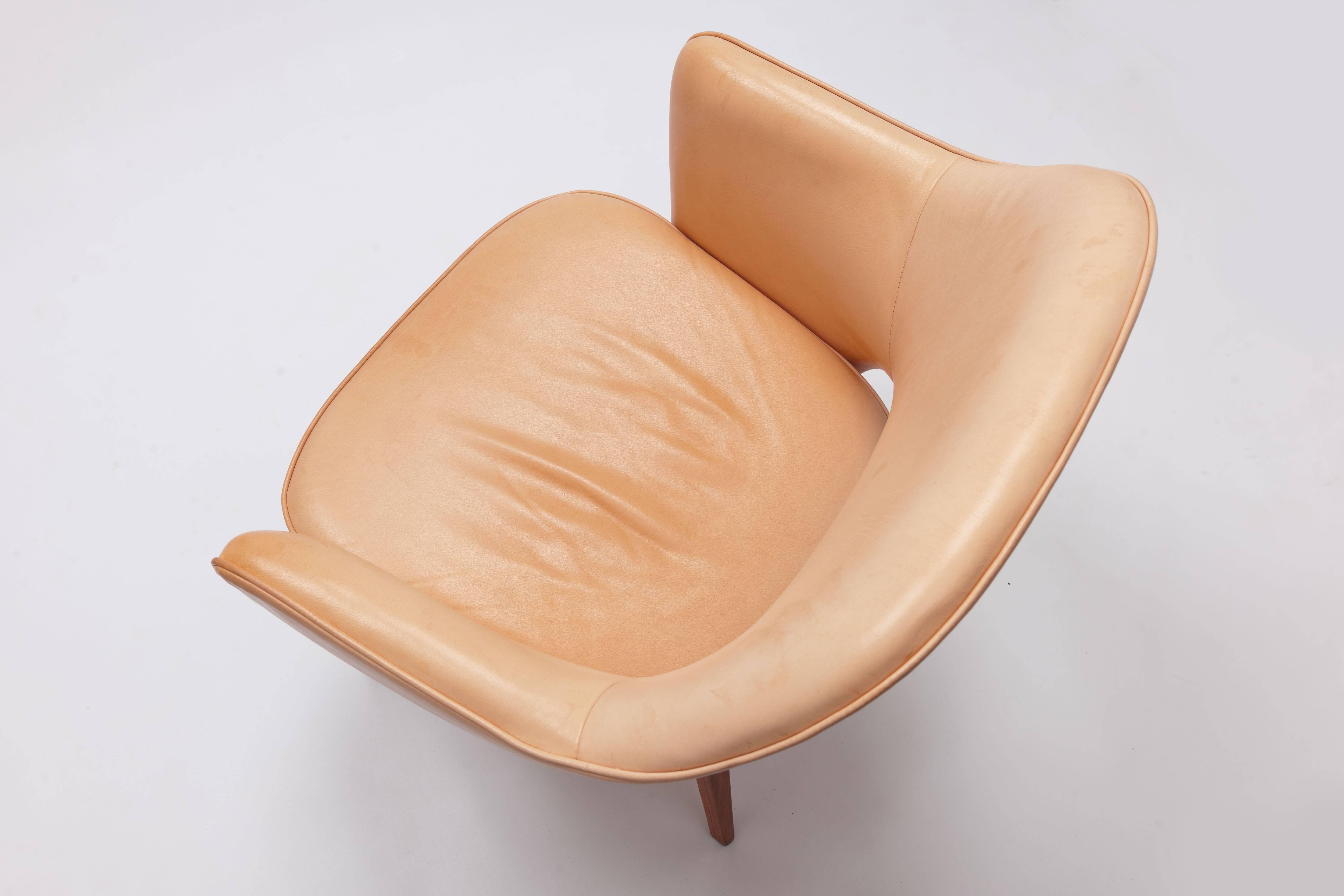 Vintage Leather Eero Saarinen, Knoll Conference Armchair with Wooden Legs 4