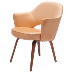 Fauteuil de conférence Eero Saarinen, Knoll en cuir vintage avec pieds en bois