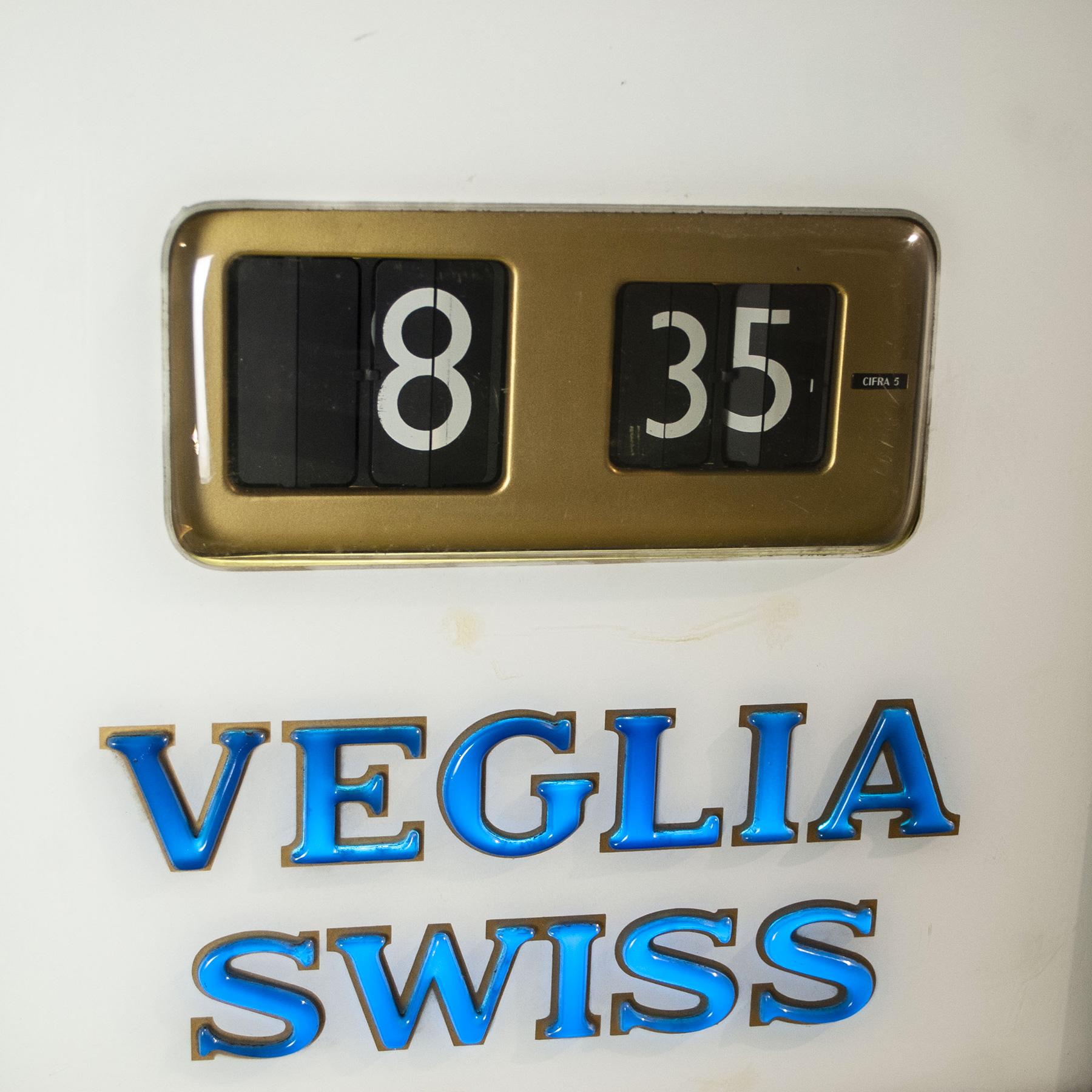 Italian Veglia Swiss Advertising Paddle Clock, 1960s