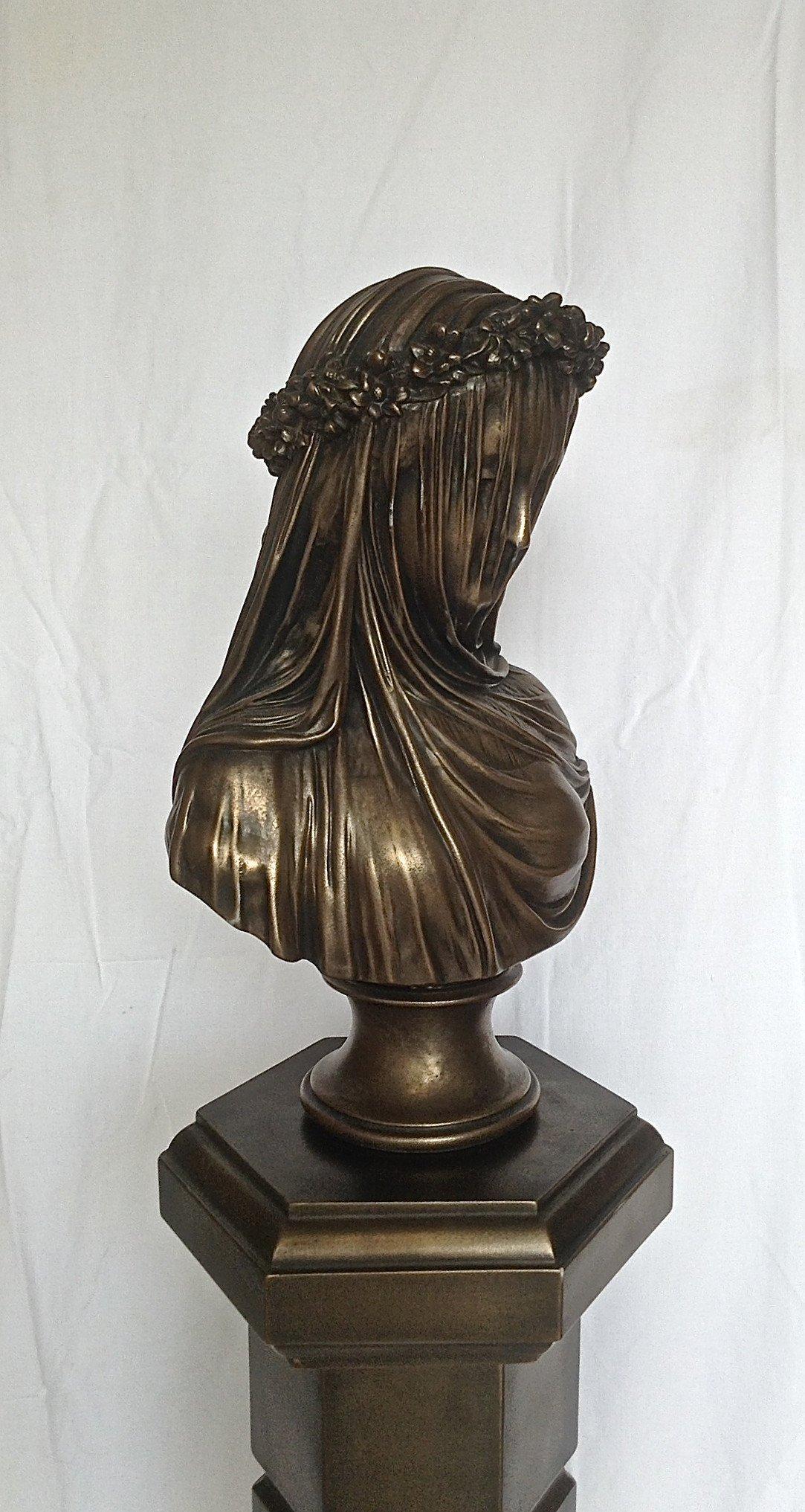 A beautiful Veiled Lady bronze bust, 20th century.
The veiled lady a bronze bust, after the antique by Monti, 1875.
Also known as the bride, this sculpture was created by the Italian sculptor Raphaelle Monti, who came to live and work in England,