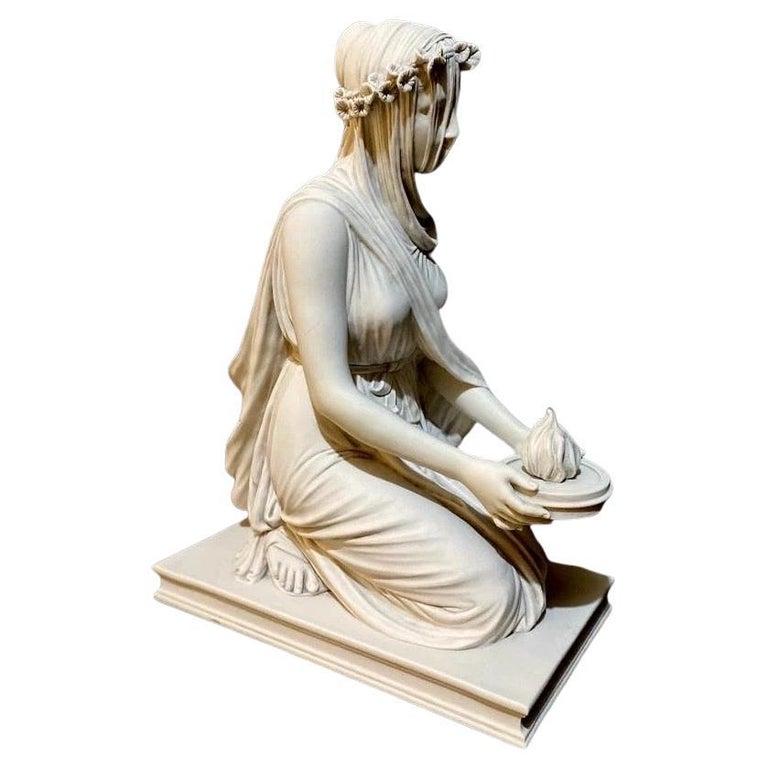 Questa ipnotizzante statua di Dama Velata cattura la delicata bellezza di un volto di donna morbidamente drappeggiato da un velo traslucido, mostrando un'incredibile abilità nell'intagliare dettagli raffinati dal marmo massiccio. Le intricate pieghe