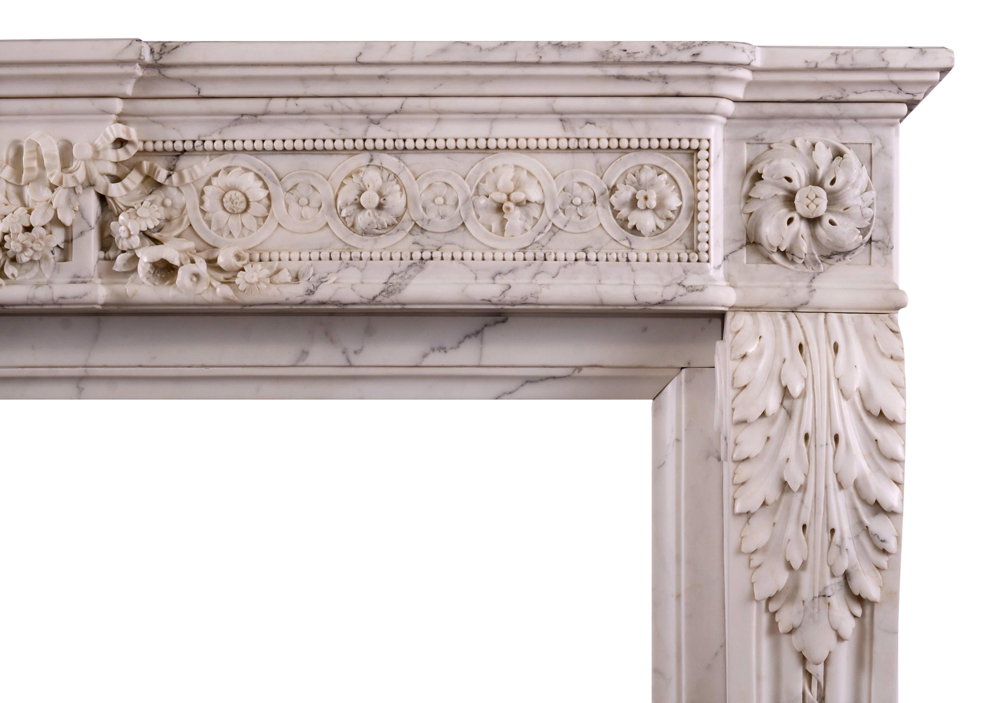 Louis XVI Cheminée Veined Statuario en marbre français en vente