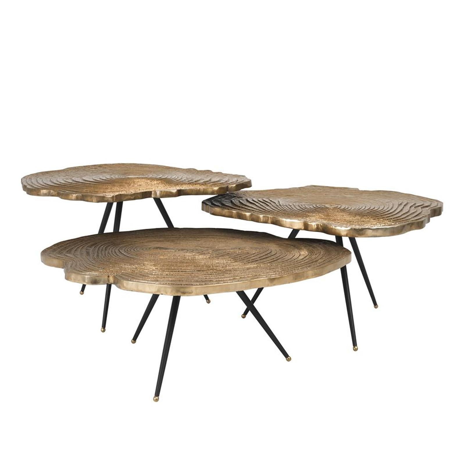 Coffee table veining set of 3 in solid brass
in finish tops. With black finish legs.
Measures:
A/ Ø 67 x H 40cm.
B/ Ø 67 x H 35cm.
C/ Ø 67 x H 29cm.
Set of 3, price: 7350,00€.