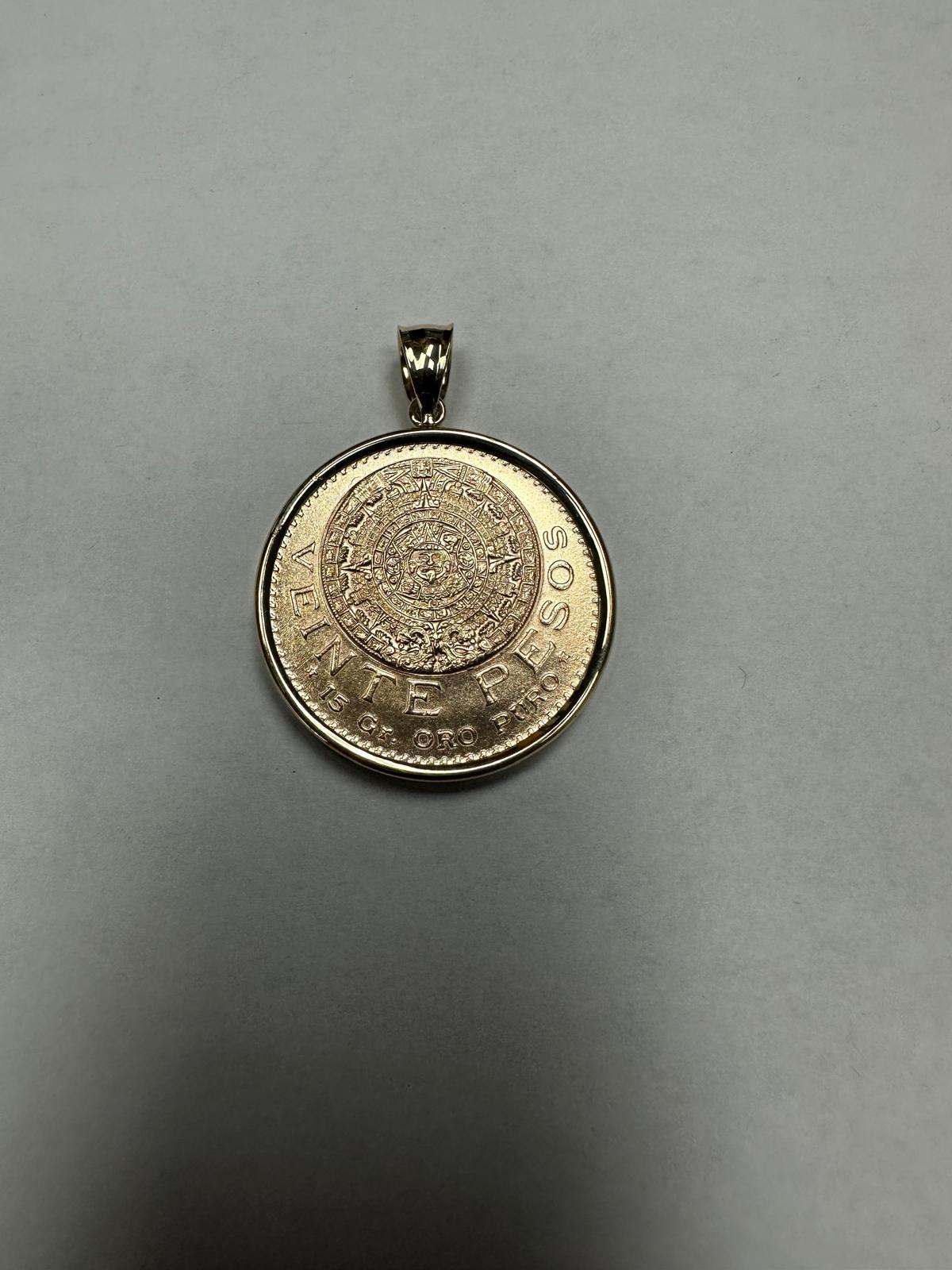 Veinte Pesos Gold Coin Necklace with Polished Bezel 14k Yellow Gold In New Condition For Sale In Sugar Land, TX
