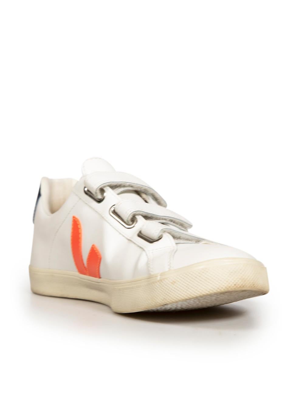 CONDITION is Good. Minor wear to shoes is evident. Light wear to the left-side of the left shoe and the right shoe tongue with discoloured marks to the leather. Both shoes also have marks to the rubber soles on this used Veja designer resale item.

