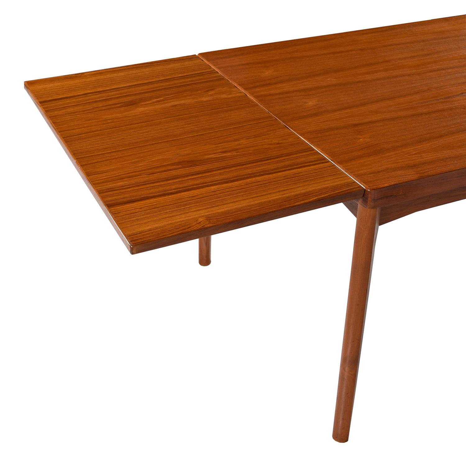 Draw Leaf Expanding Vejle Stole Danish Teak Dining Table In Excellent Condition In Chattanooga, TN