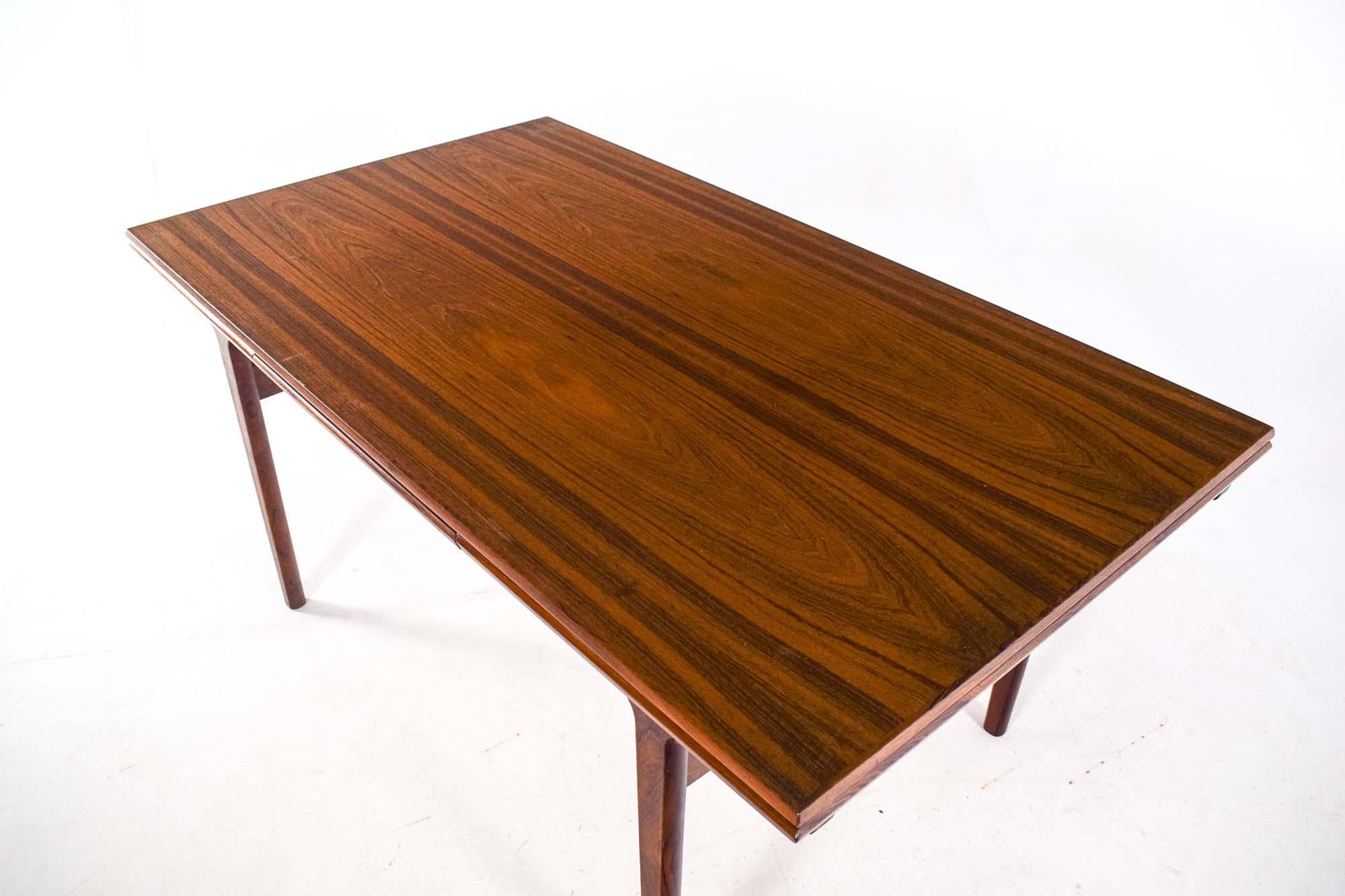 Vejle Stole Mobelfabrik Mid Century Rosewood Extension Dining Table In Good Condition For Sale In Lisboa, Lisboa