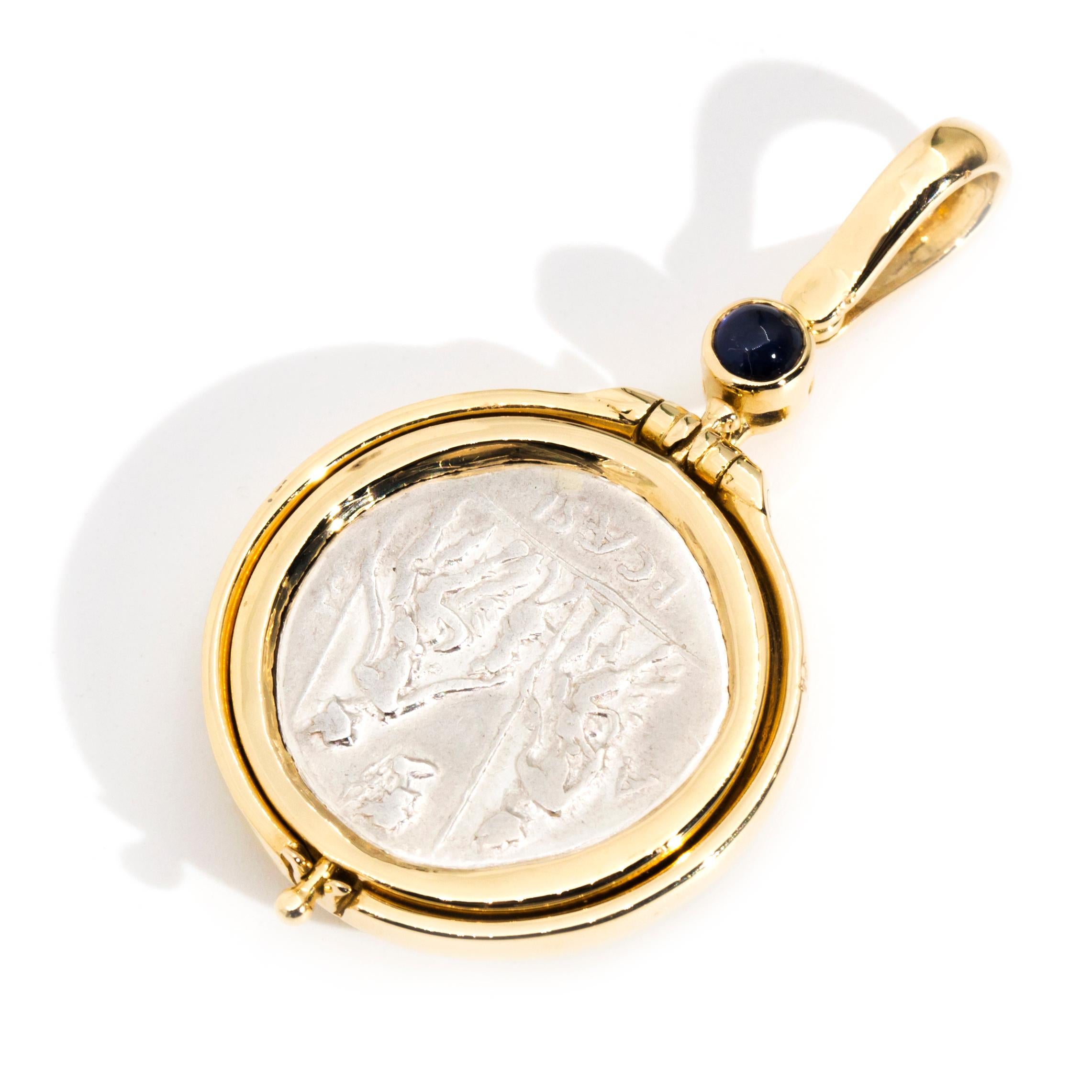 Cabochon Vejovis and Two Lares Ancient Coin Flip Style Pendant 18 Carat Yellow Gold