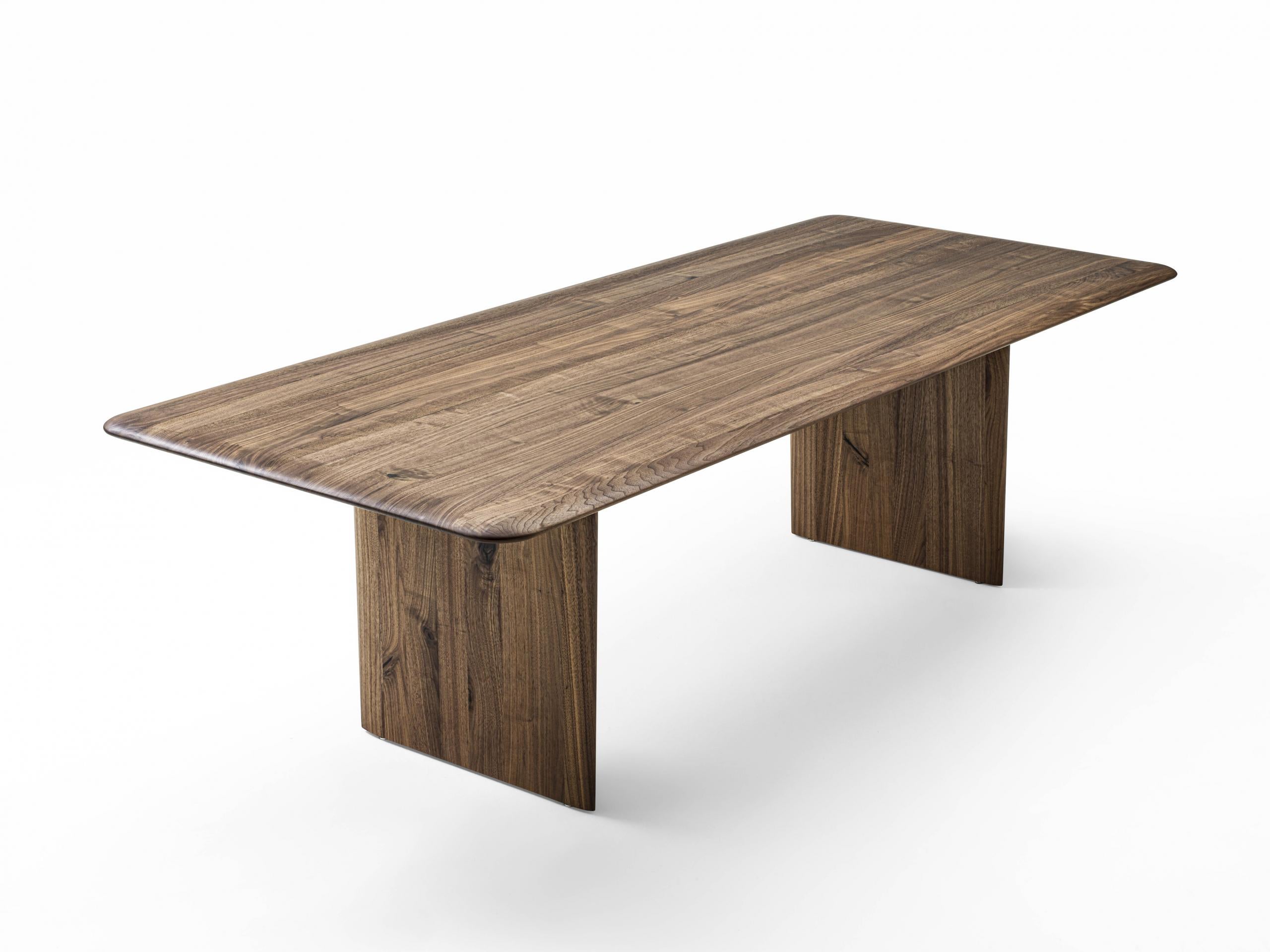 Table entirely made of solid wood with glued lists with rounded sides, characterized by top and legs having thin thicknesses thanks to the bevelled and rounded edges which give it a light and sinuous design.

Available in a variety of sizes and