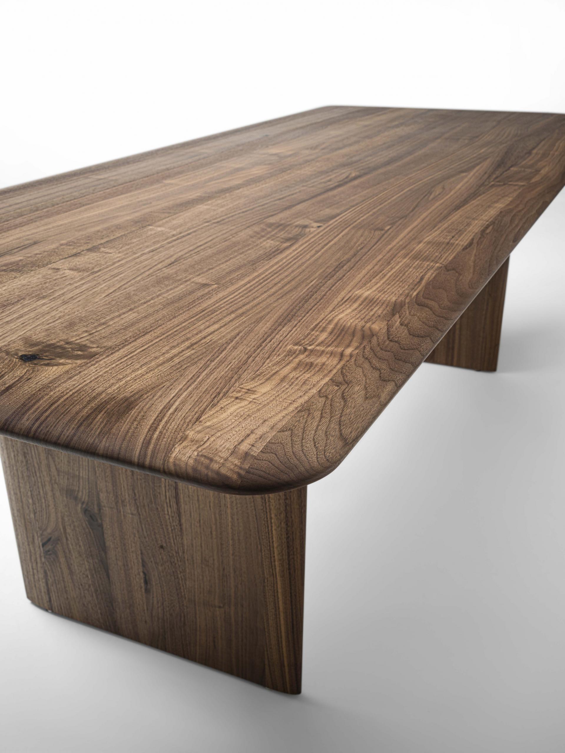 Table de salle à manger Vela, fabriquée en Italie Neuf - En vente à Beverly Hills, CA