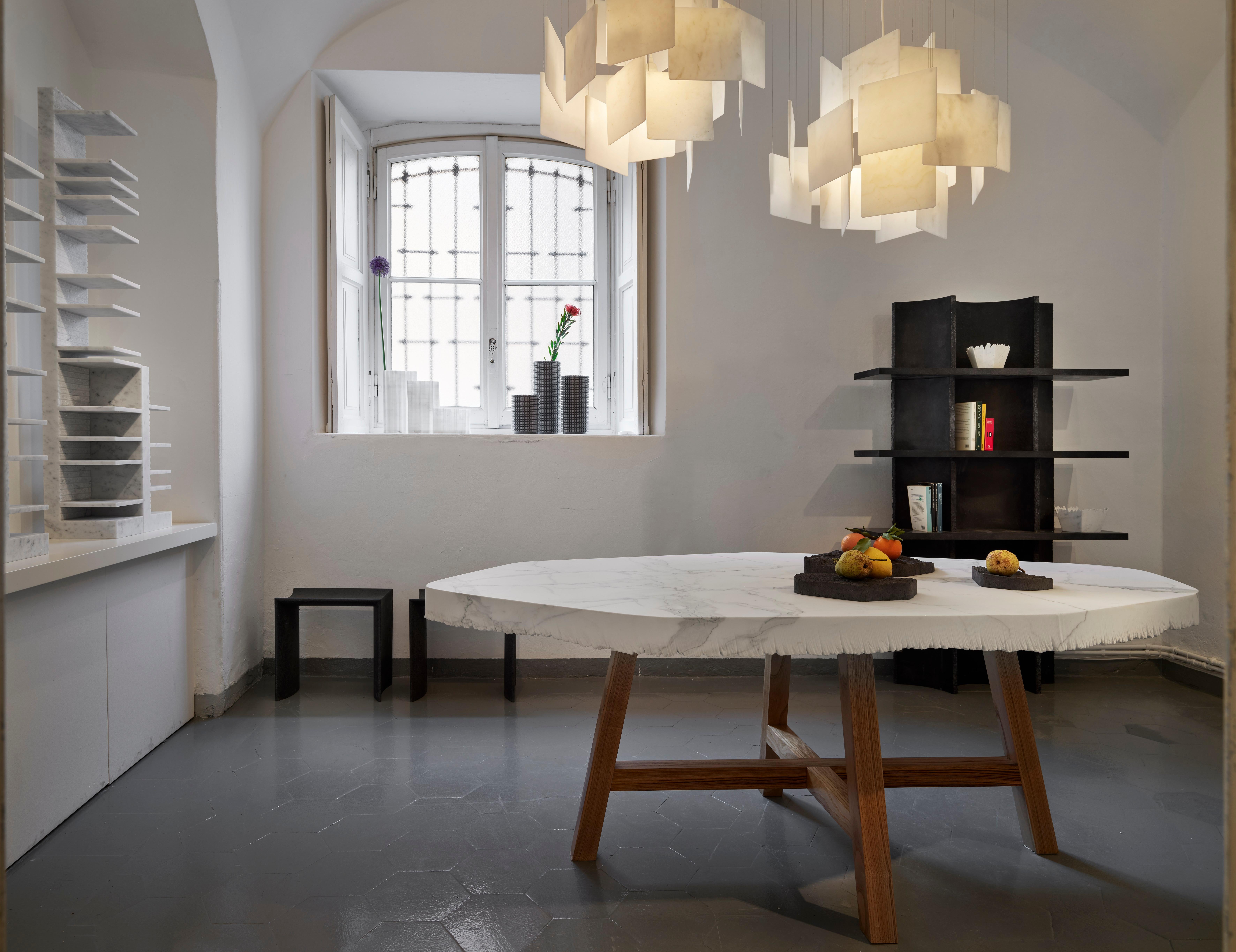 Velato Dining Table in Calacatta Marble & Chestnut Wood by Bufalini Marmi Italiano en venta