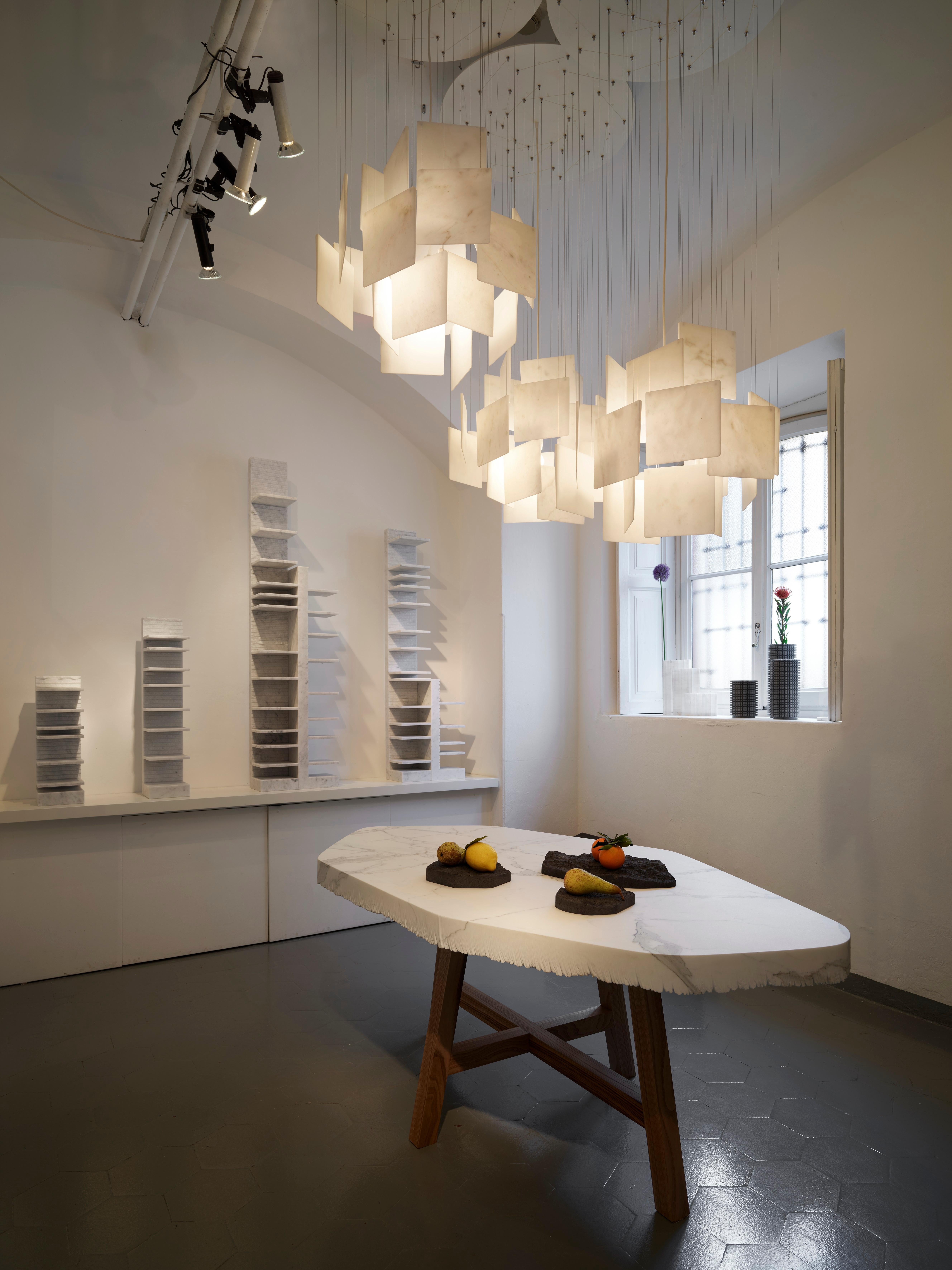 Velato Dining Table in Calacatta Marble & Chestnut Wood by Bufalini Marmi en Nuevo estado para la venta en Geneve, CH