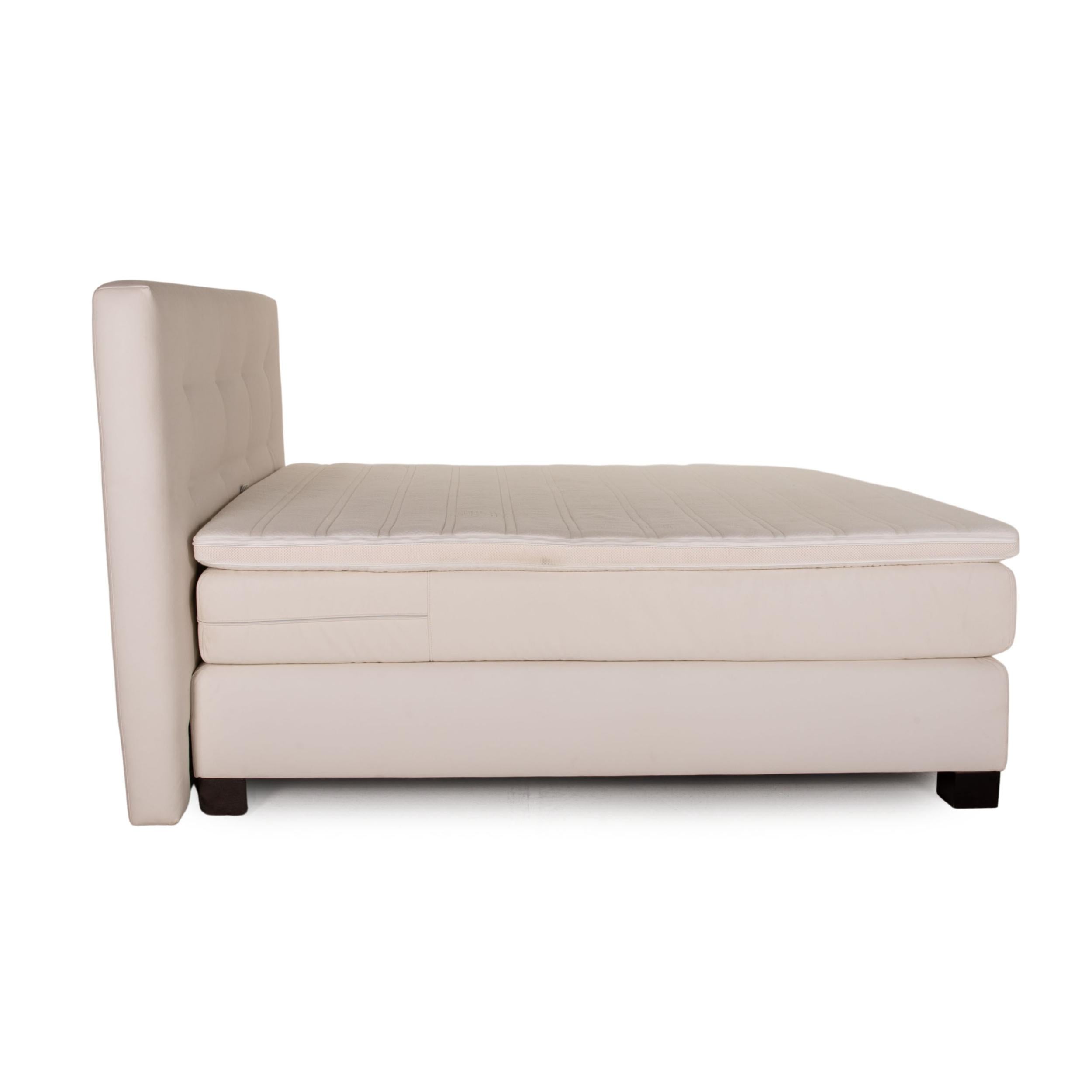 Modern Velda Metropolitan Fabric Bed White Box Spring Bed For Sale