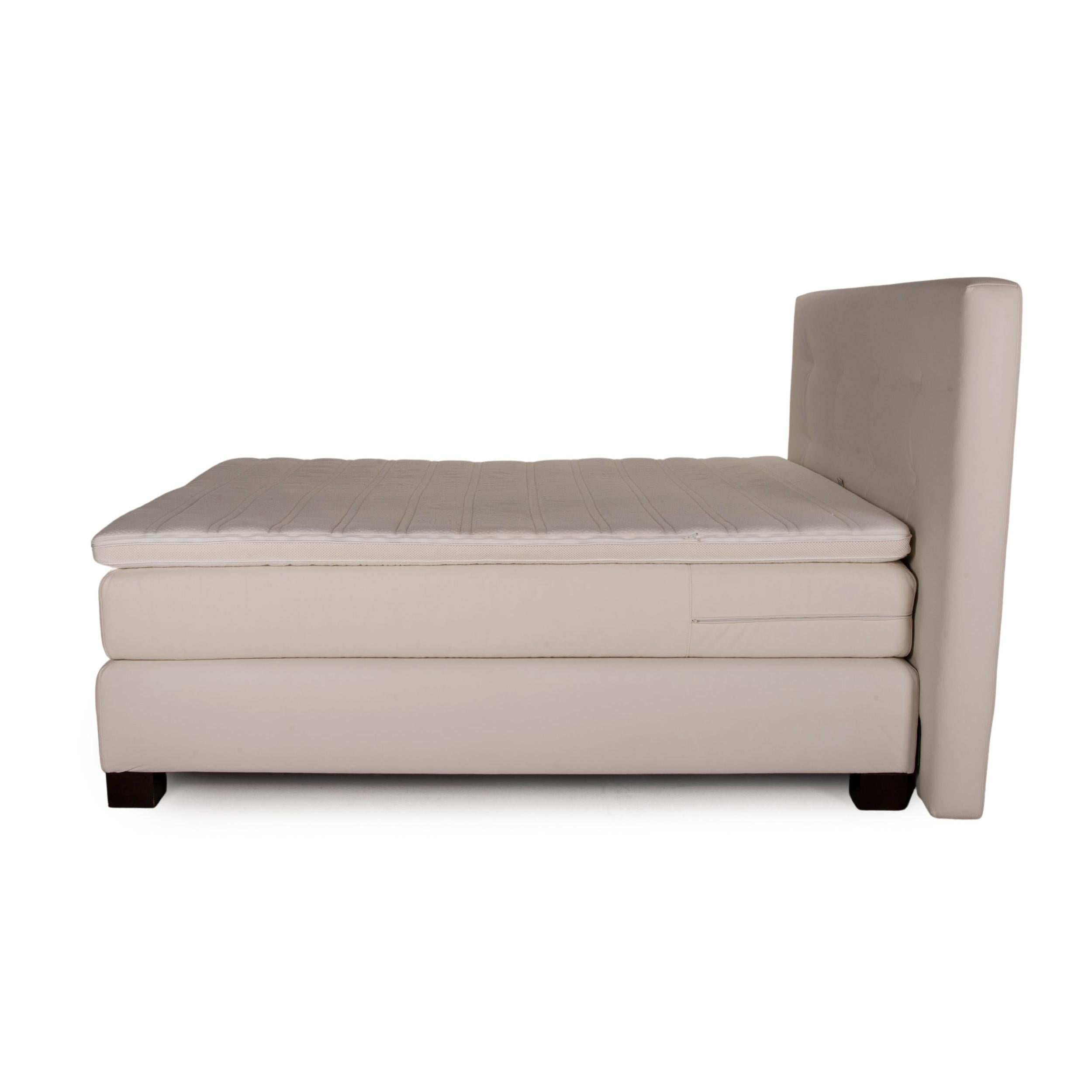 Velda Metropolitan Fabric Bed White Box Spring Bed In Good Condition For Sale In Cologne, DE