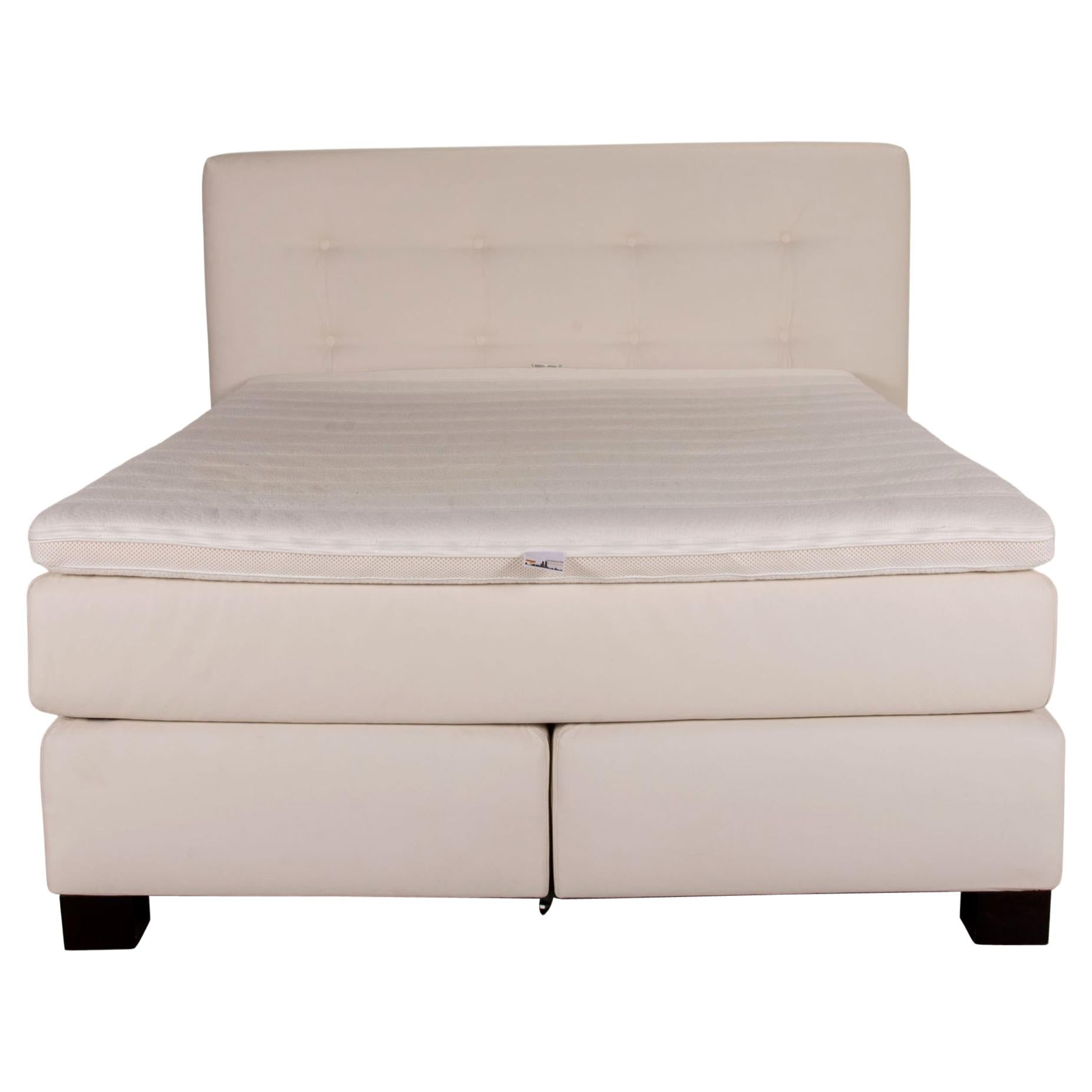 Velda Metropolitan Fabric Bed White Box Spring Bed For Sale