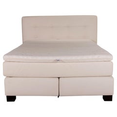 11-0602 tpg Used Velda Metropolitan Fabric Bed White Box Spring Bed
