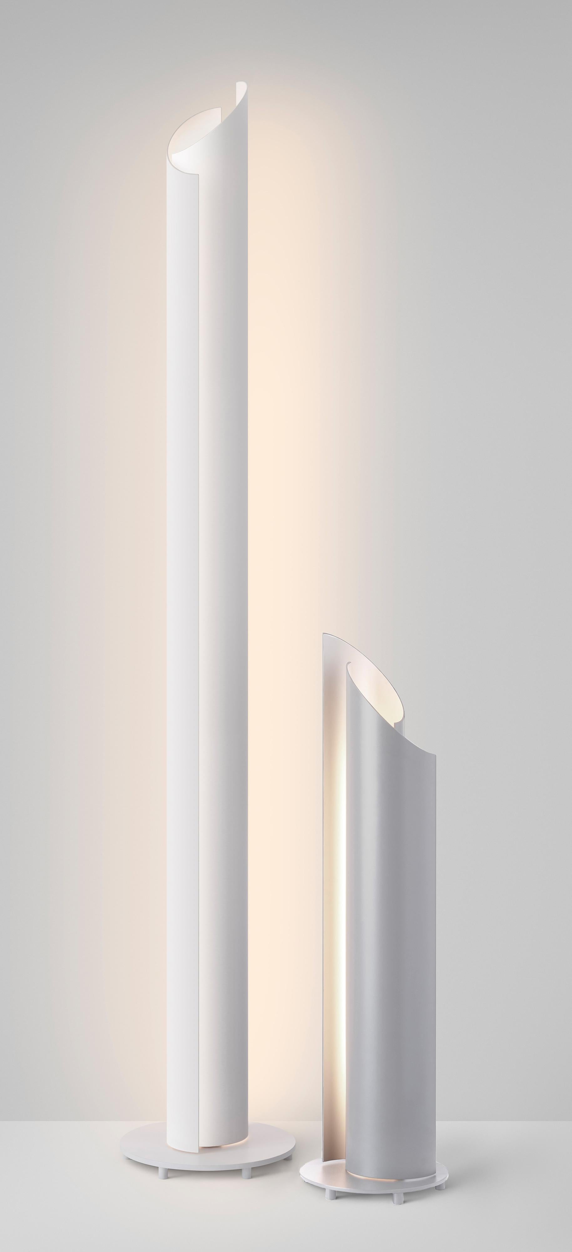 The new Vella series is a dynamic family of luminaires designed to be completely adjustable via two independently swiveling louvers, inviting the user to sculpt light and shadow. Vella’s sweeping curved aluminum form subtly captures and releases