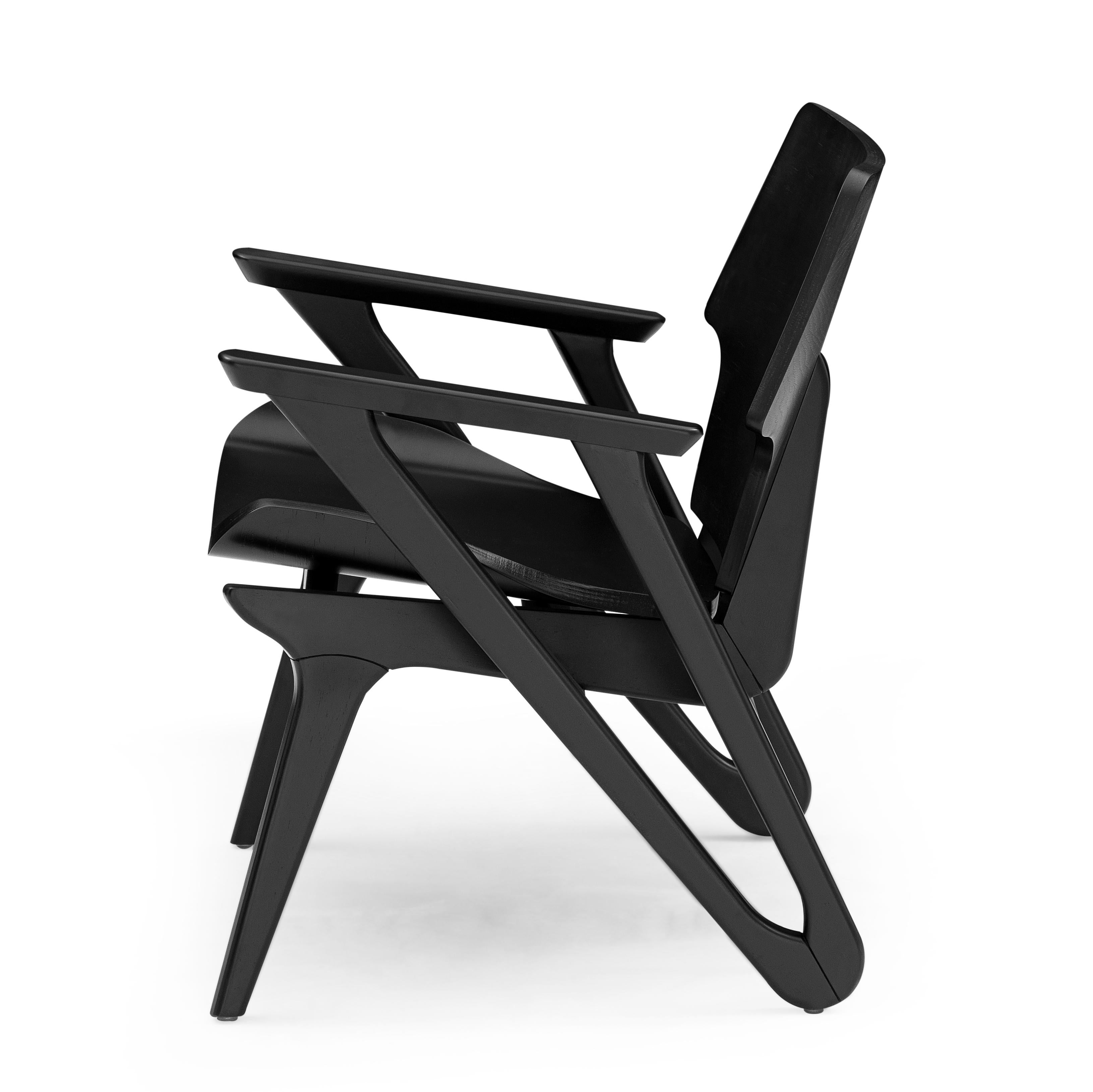 Velo-Sessel mit geformter Sitzfläche und geformter Rückenlehne in schwarzer Holzoberfläche (Brasilianisch) im Angebot